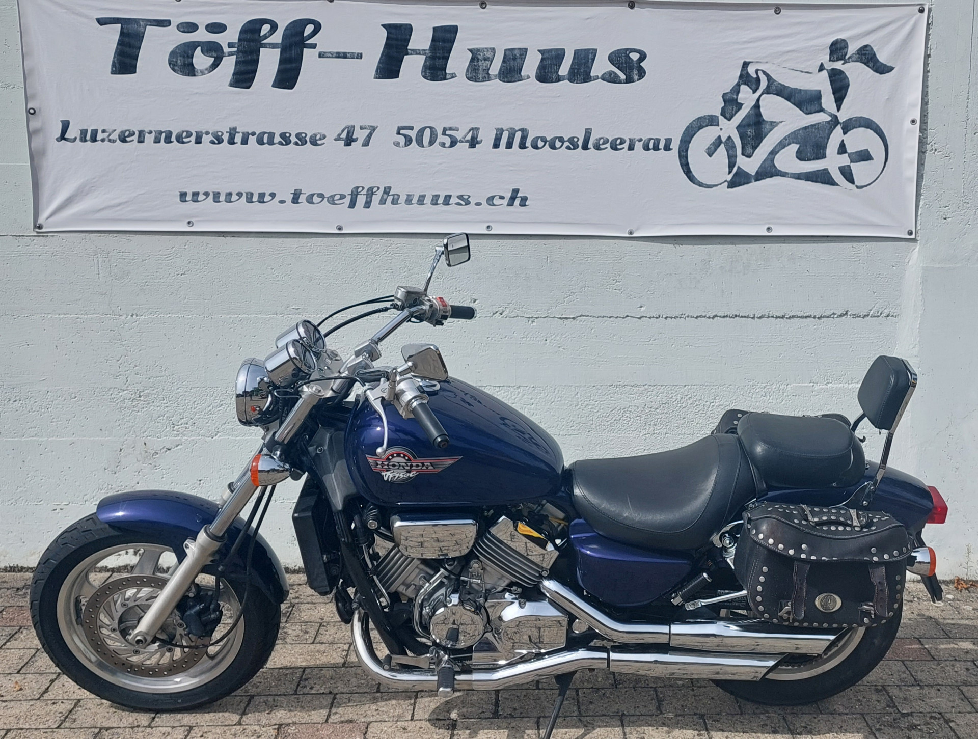 HONDA VF 750 C Magna-image-0