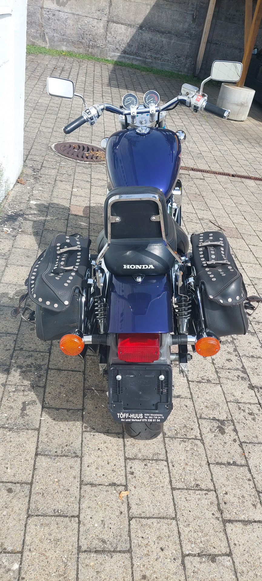 HONDA VF 750 C Magna-image-3