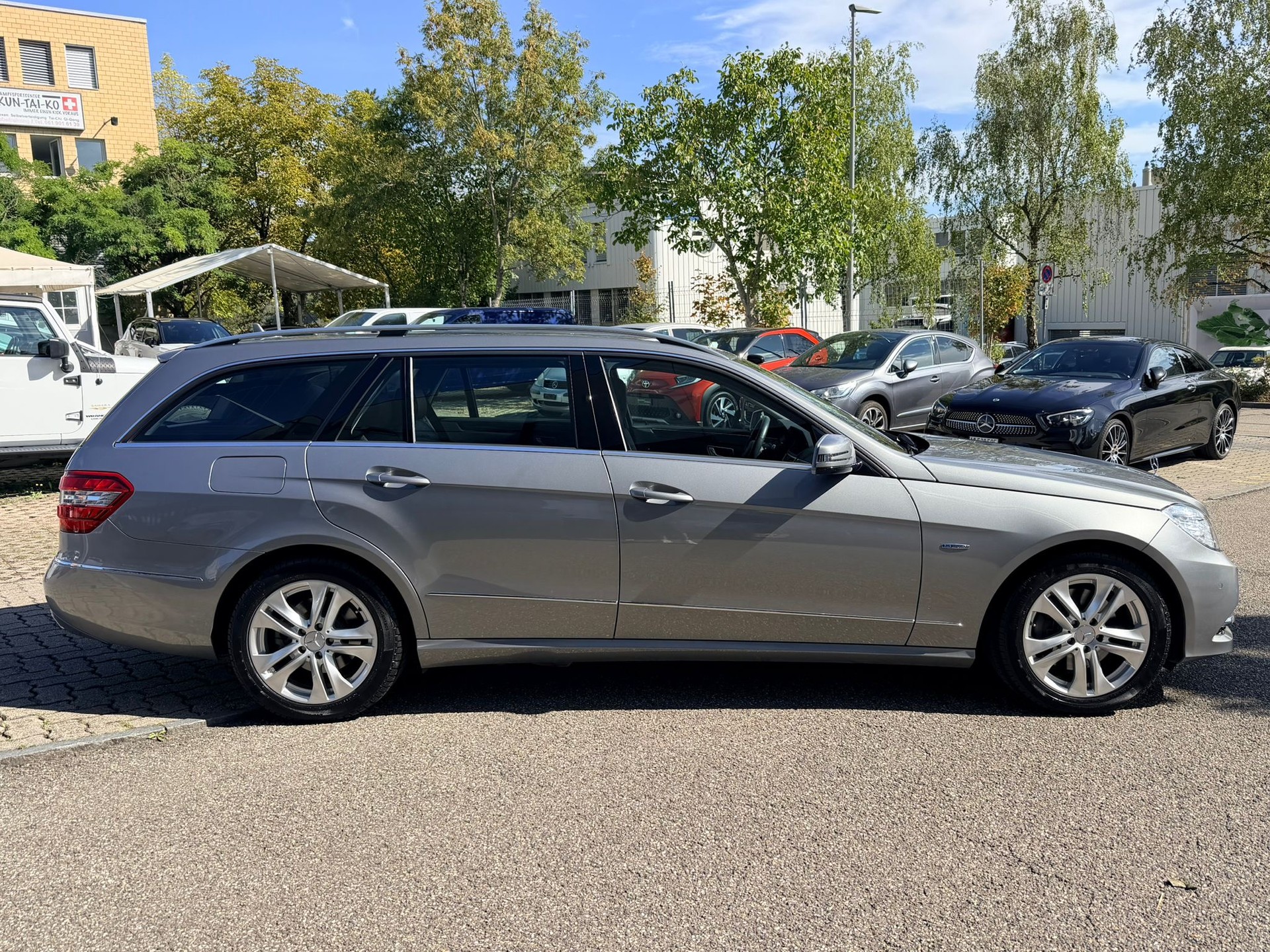 MERCEDES-BENZ E 350 CGI BlueEff. Avantgarde 4Matic 7G-Tronic-showroom-element-3