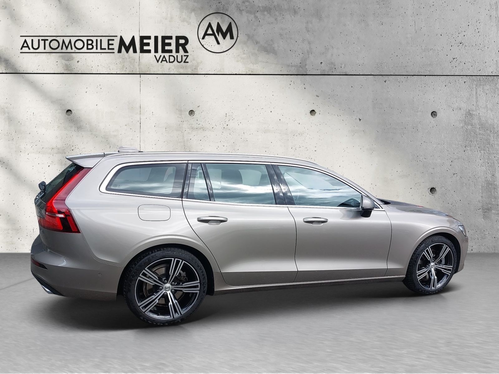 VOLVO V60 2.0 T6 Inscription AWD-image-4