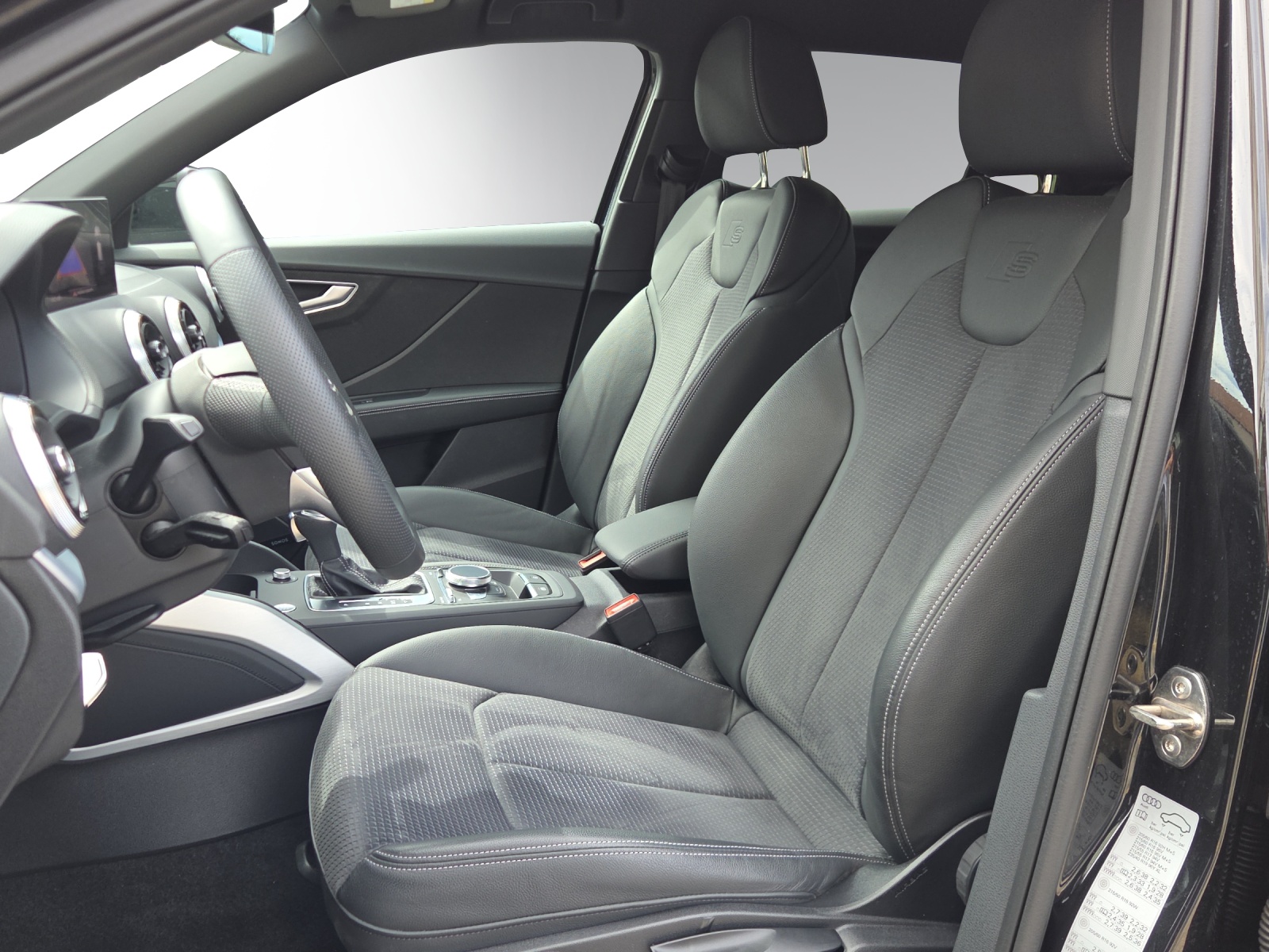 AUDI Q2 40 TFSI S line quattro S-tronic-image-7