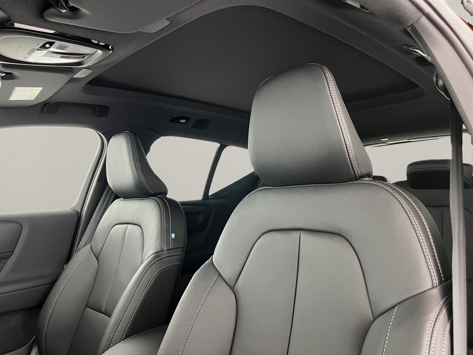VOLVO XC40 2.0 B4 MH Ultra Dark-image-10