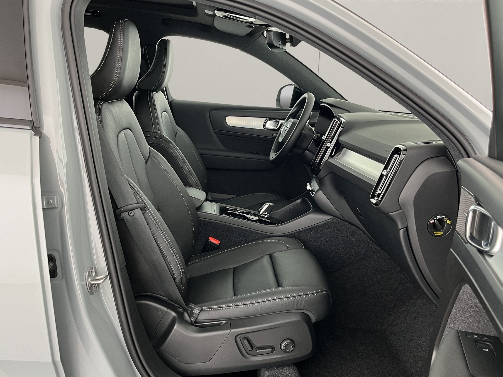 VOLVO XC40 2.0 B4 MH Ultra Dark-image-9