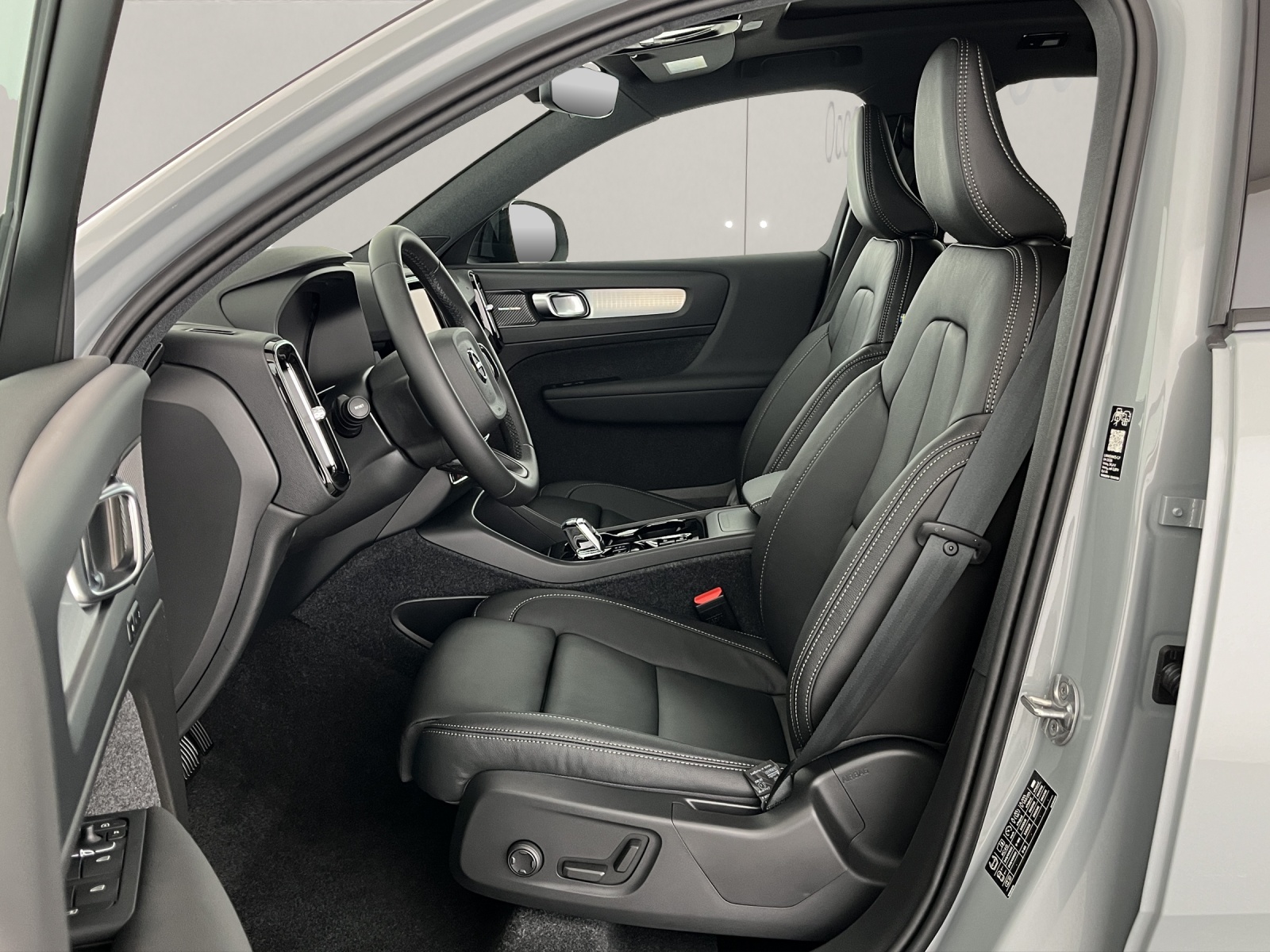 VOLVO XC40 2.0 B4 MH Ultra Dark-image-8