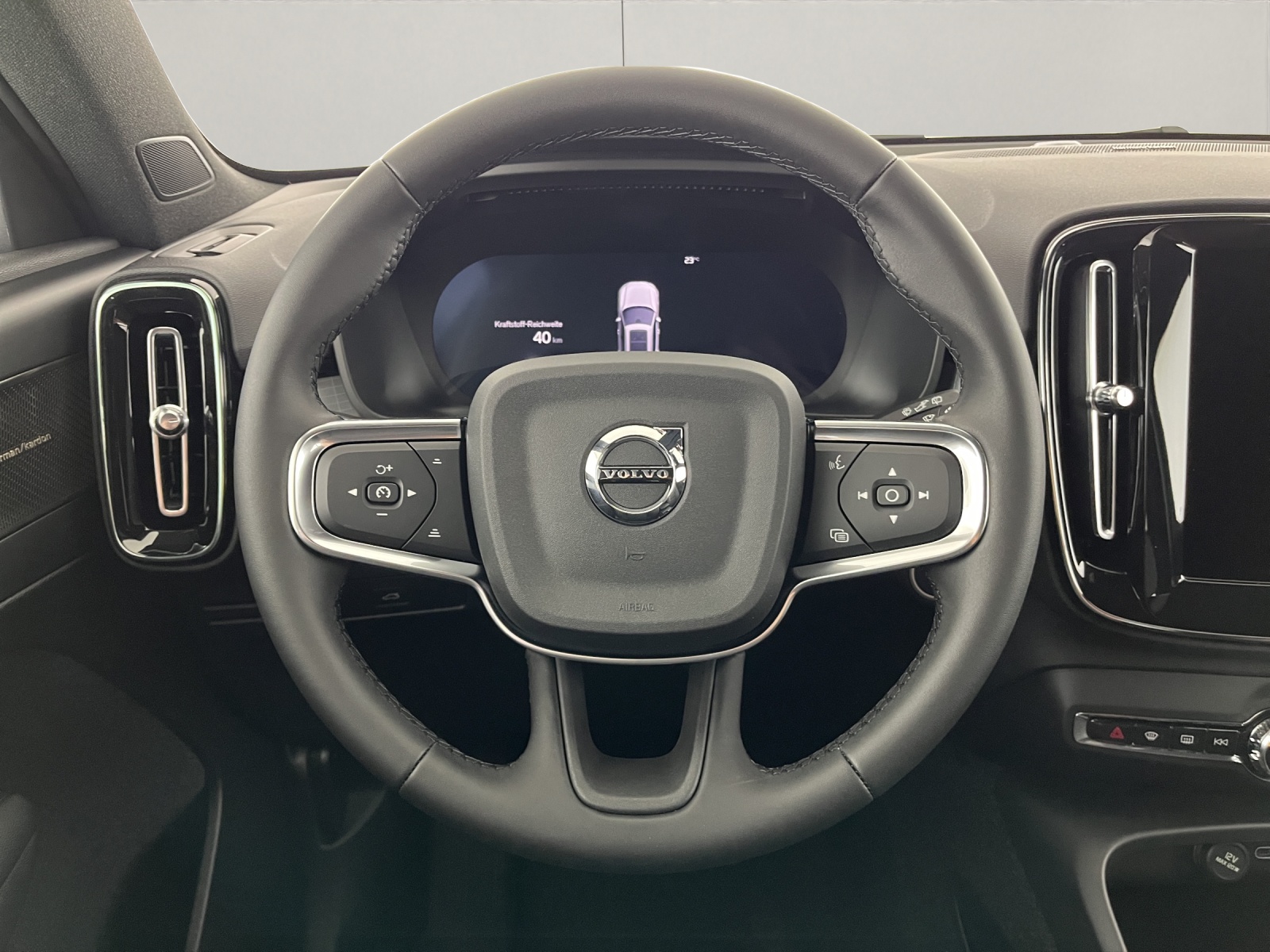 VOLVO XC40 2.0 B4 MH Ultra Dark-image-13