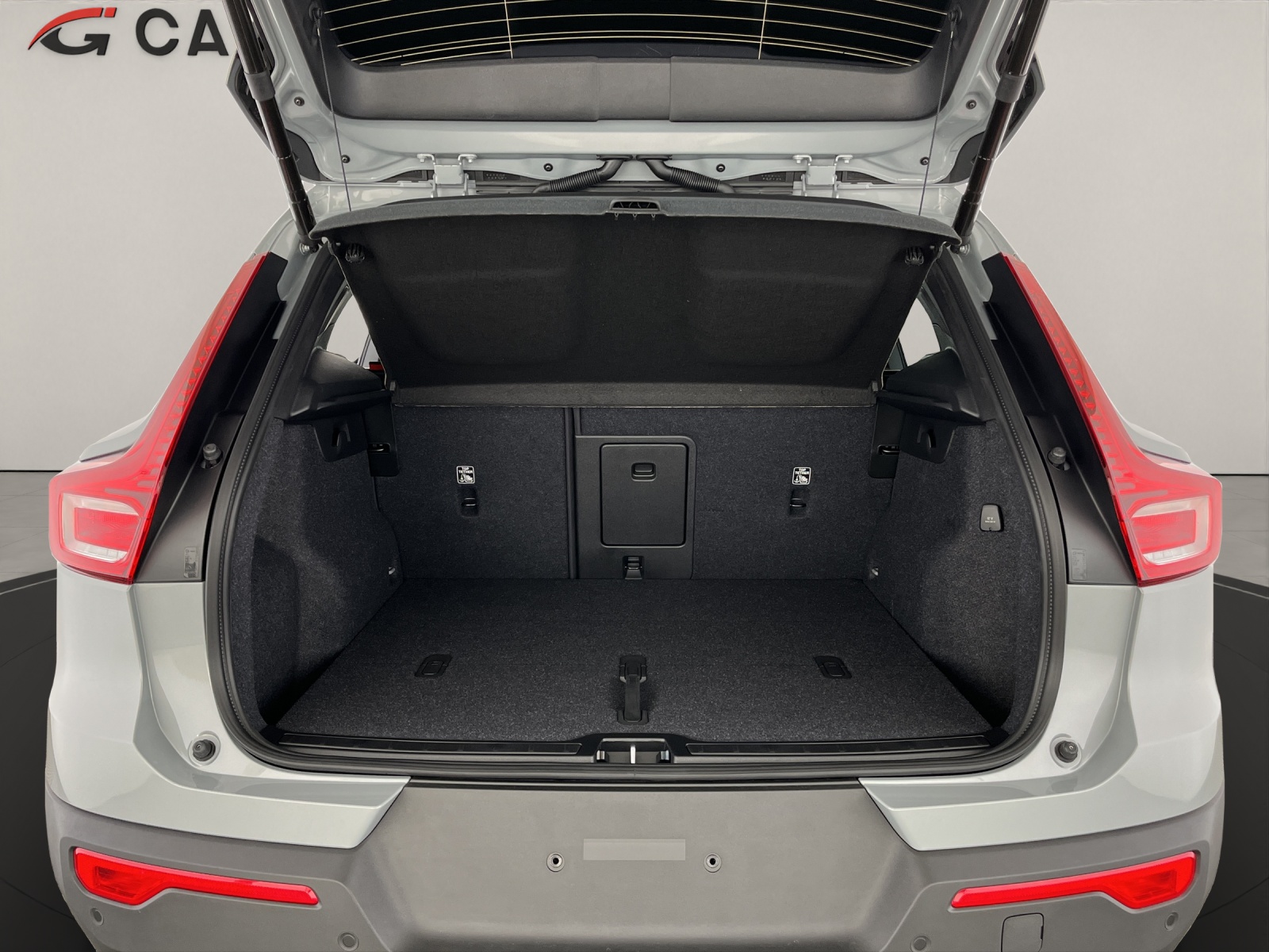 VOLVO XC40 2.0 B4 MH Ultra Dark-image-5