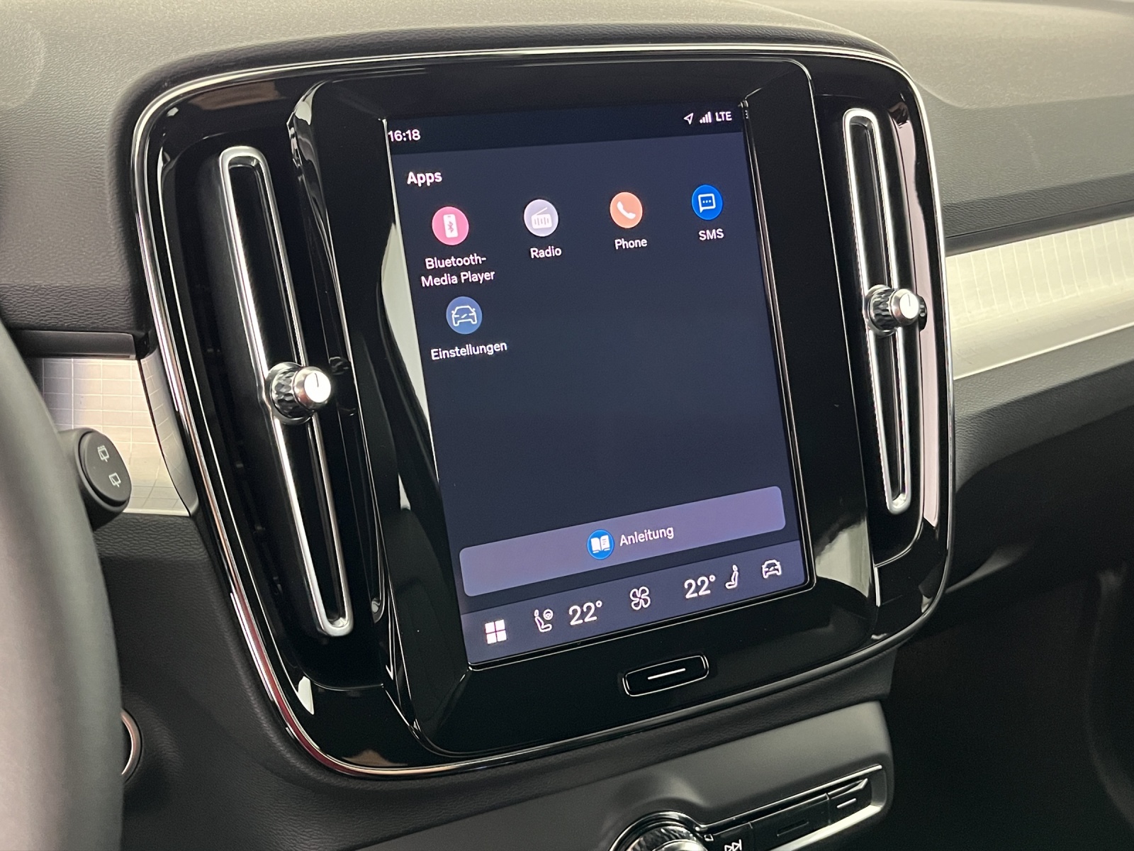 VOLVO XC40 2.0 B4 MH Ultra Dark-image-14
