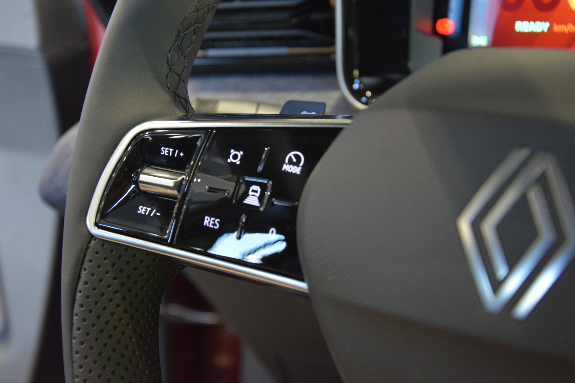 RENAULT R4 E-TECH ELECTRIC techno "plein sud®" 150PS Comfort Range-image-12