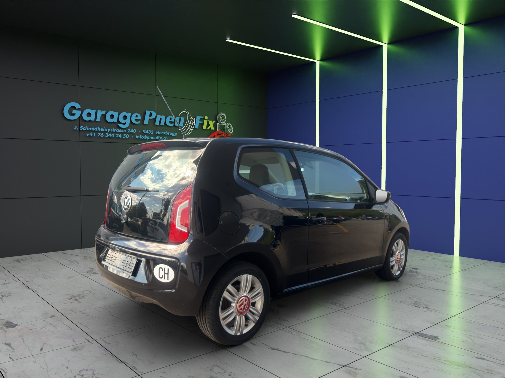 VW Up 1.0 black up-image-4
