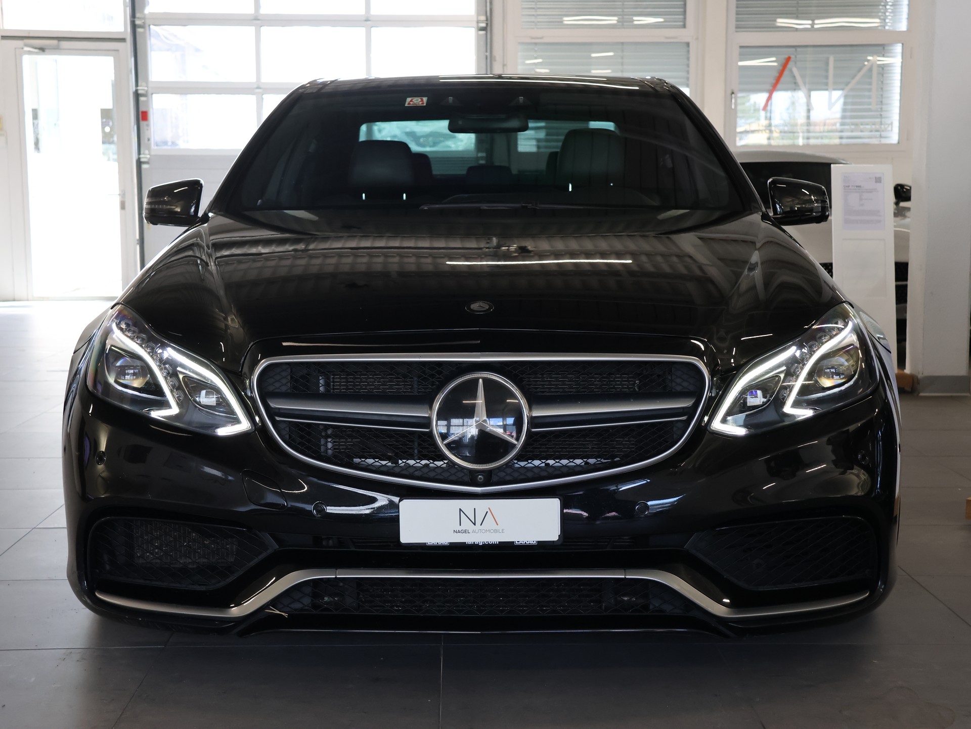 MERCEDES-BENZ E 63 AMG 4Matic Speedshift *OBSIDIANSCHWARZ-LACKIERUNG*-showroom-element-2
