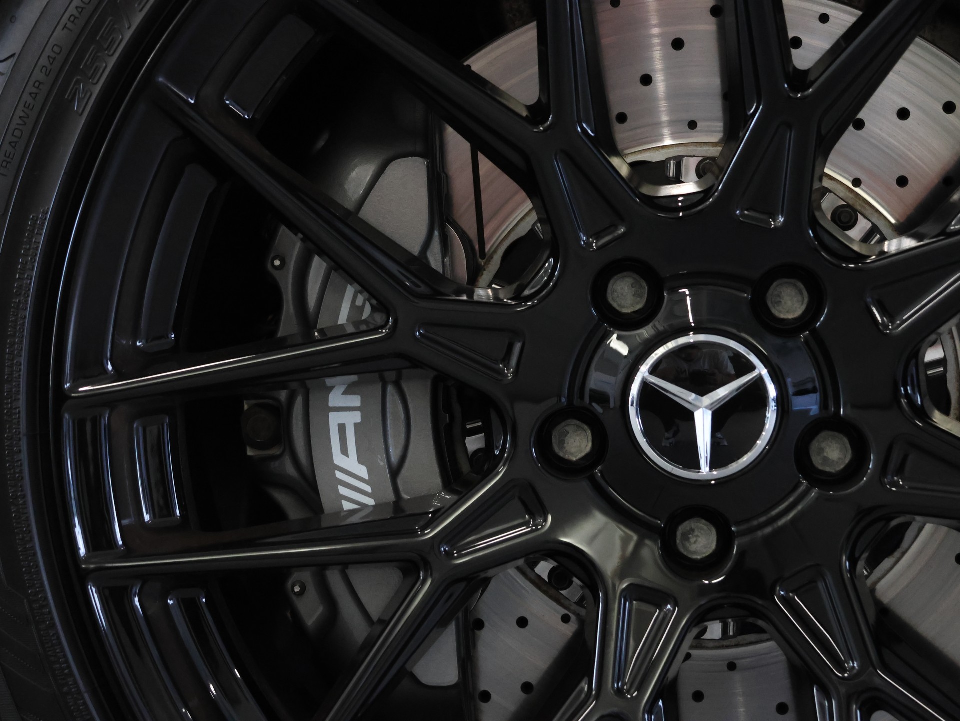 MERCEDES-BENZ E 63 AMG 4Matic Speedshift *OBSIDIANSCHWARZ-LACKIERUNG*-image-11