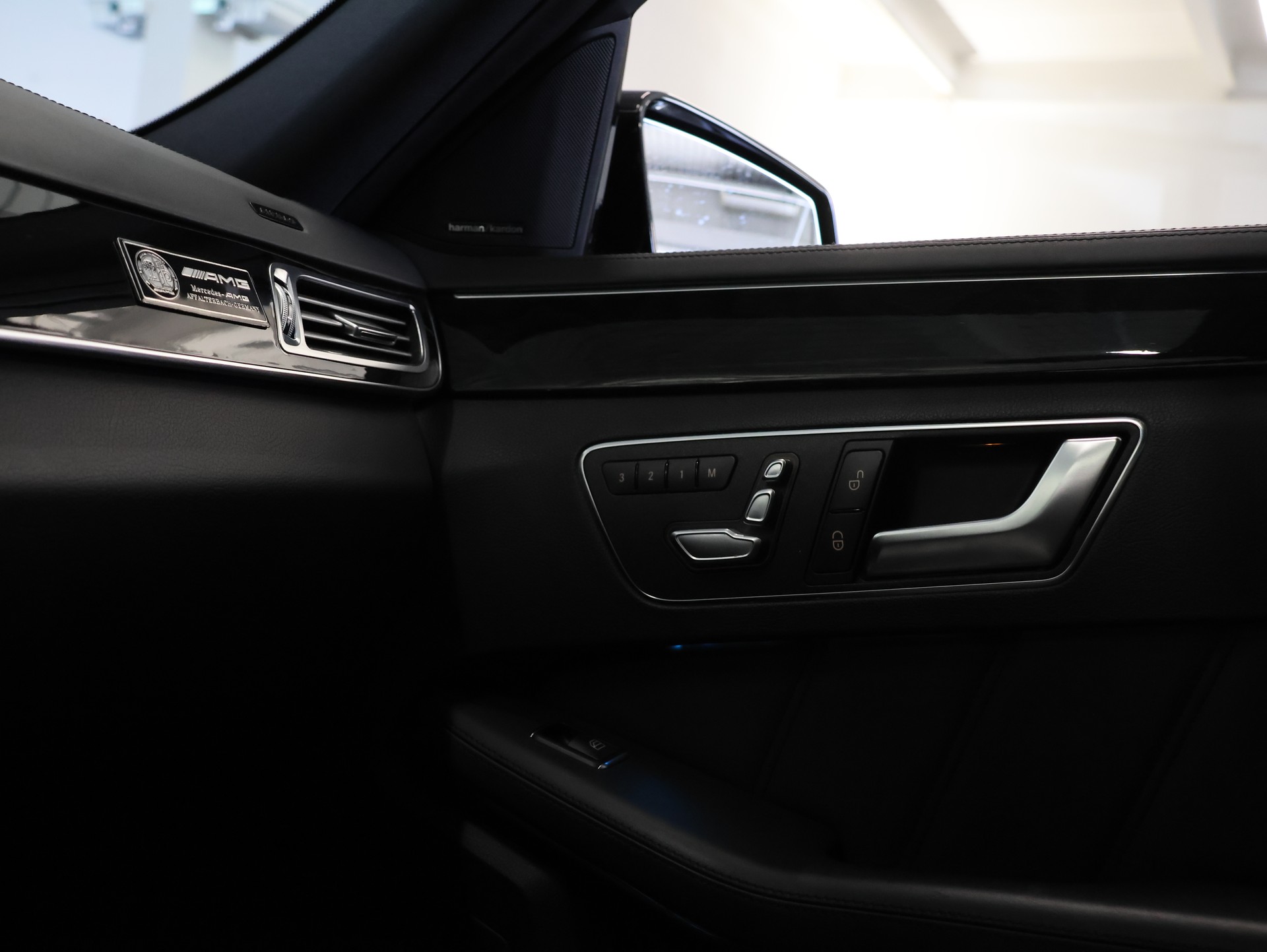 MERCEDES-BENZ E 63 AMG 4Matic Speedshift *OBSIDIANSCHWARZ-LACKIERUNG*-image-29
