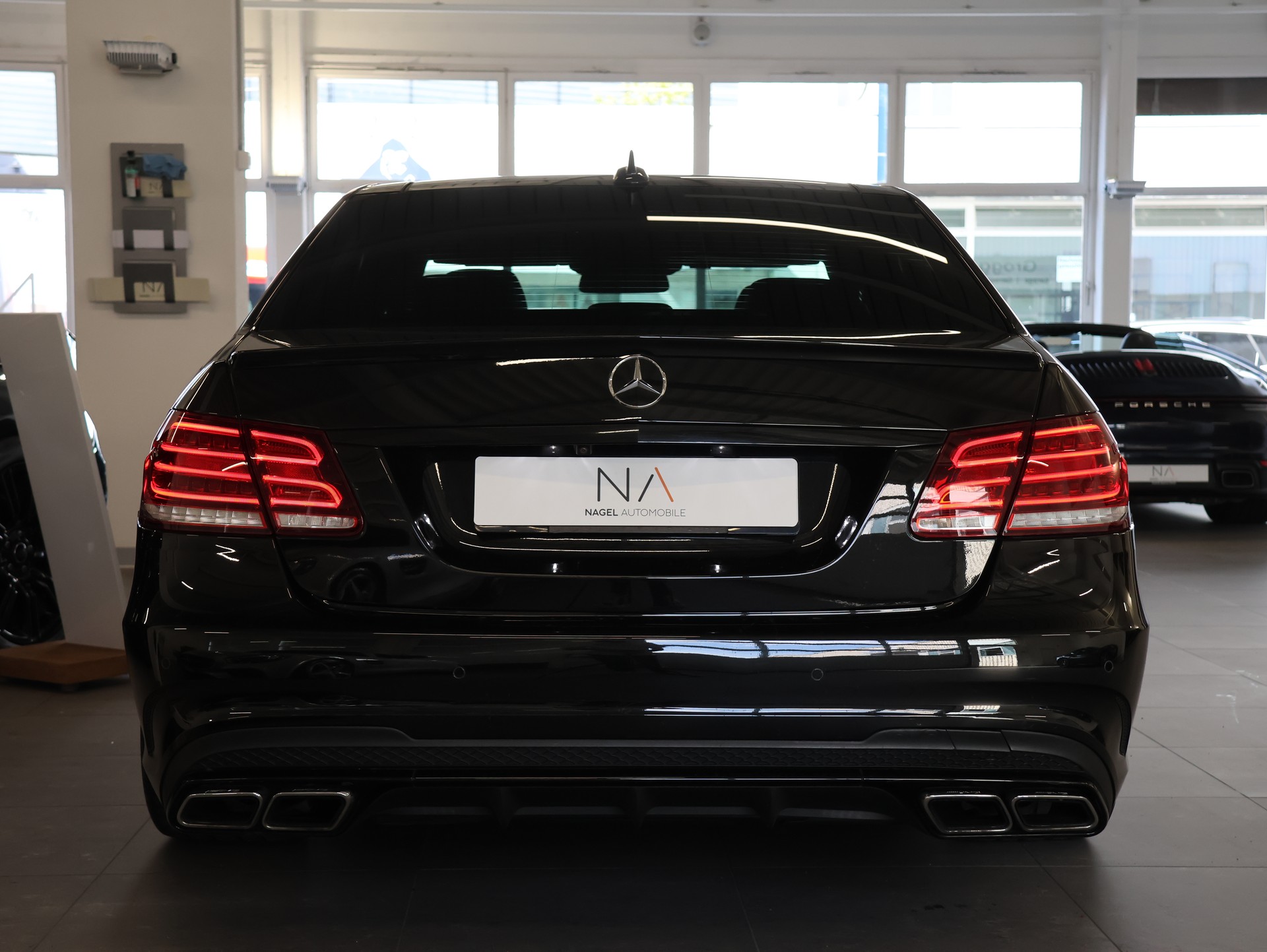 MERCEDES-BENZ E 63 AMG 4Matic Speedshift *OBSIDIANSCHWARZ-LACKIERUNG*-image-6