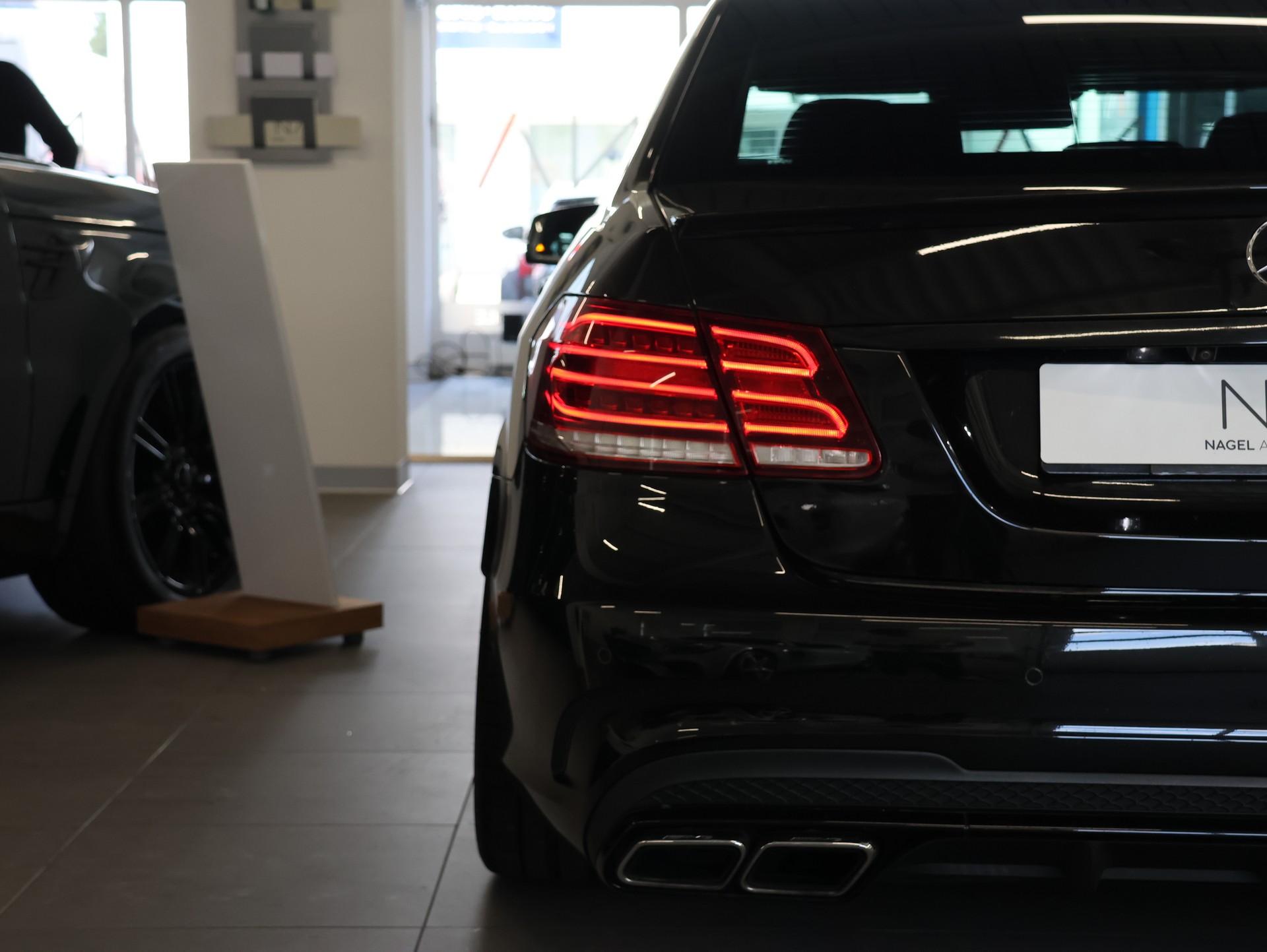 MERCEDES-BENZ E 63 AMG 4Matic Speedshift *OBSIDIANSCHWARZ-LACKIERUNG*-image-5