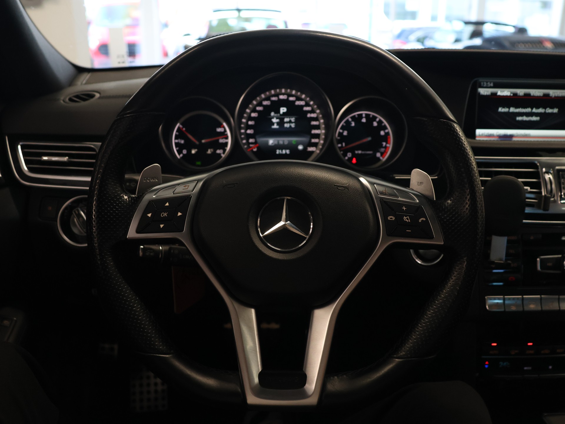 MERCEDES-BENZ E 63 AMG 4Matic Speedshift *OBSIDIANSCHWARZ-LACKIERUNG*-image-17