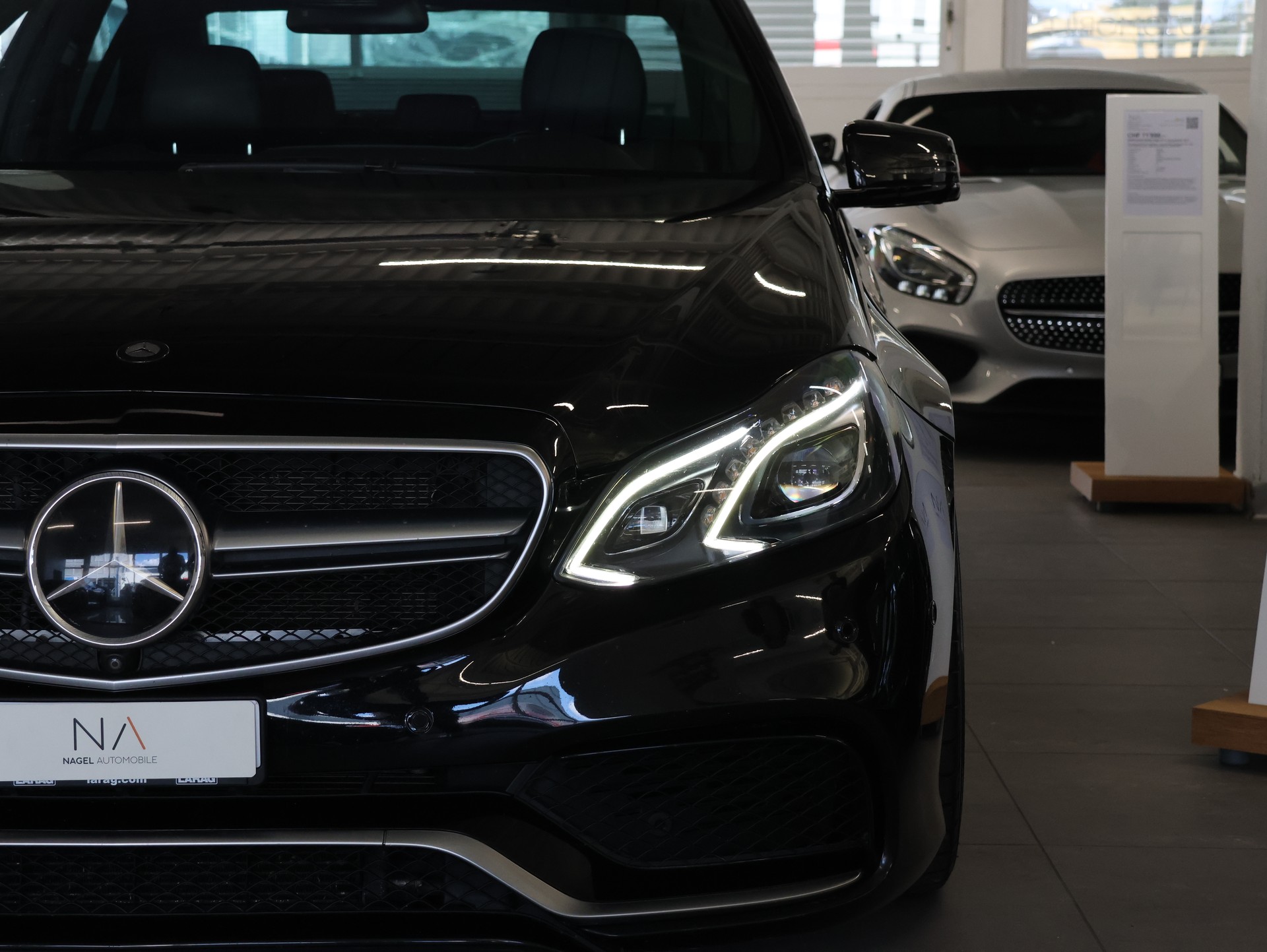 MERCEDES-BENZ E 63 AMG 4Matic Speedshift *OBSIDIANSCHWARZ-LACKIERUNG*-showroom-element-3