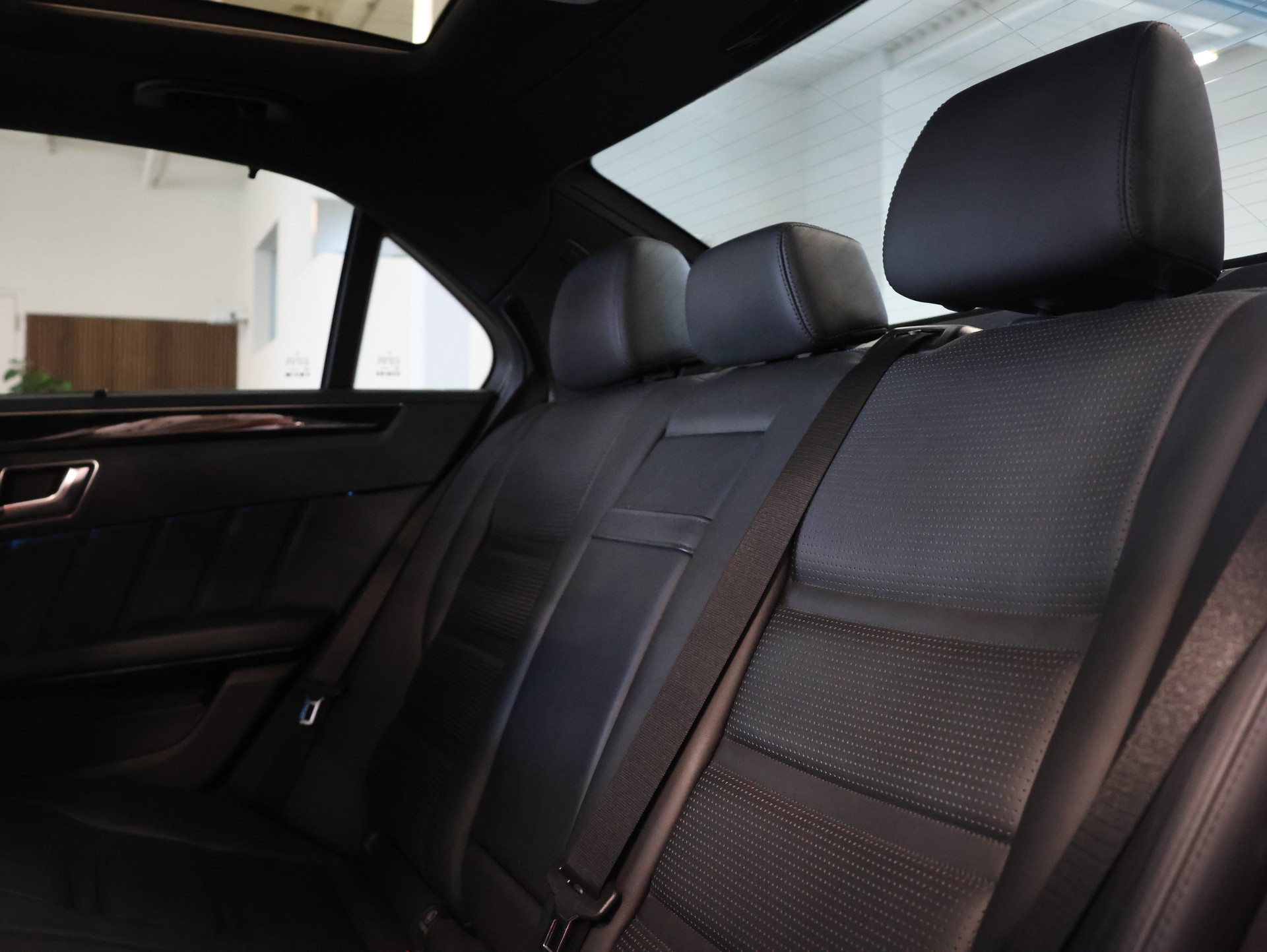 MERCEDES-BENZ E 63 AMG 4Matic Speedshift *OBSIDIANSCHWARZ-LACKIERUNG*-image-32