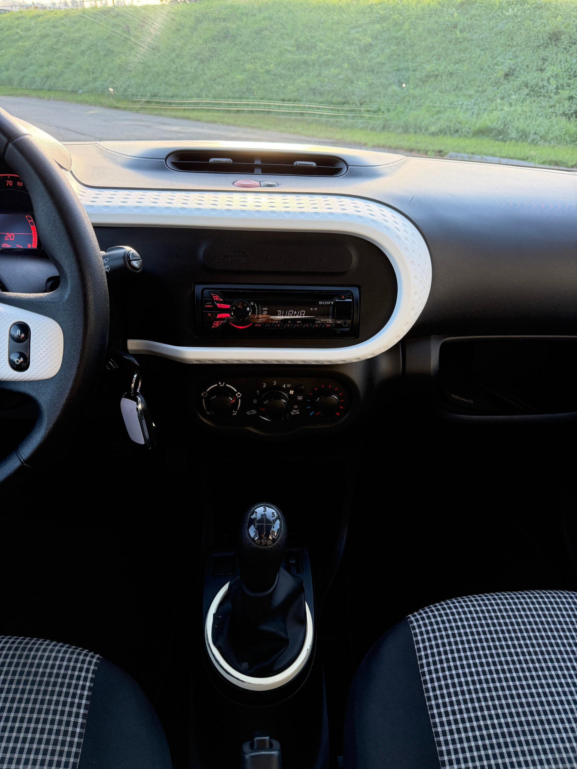 RENAULT Twingo 1.0 Life-image-10