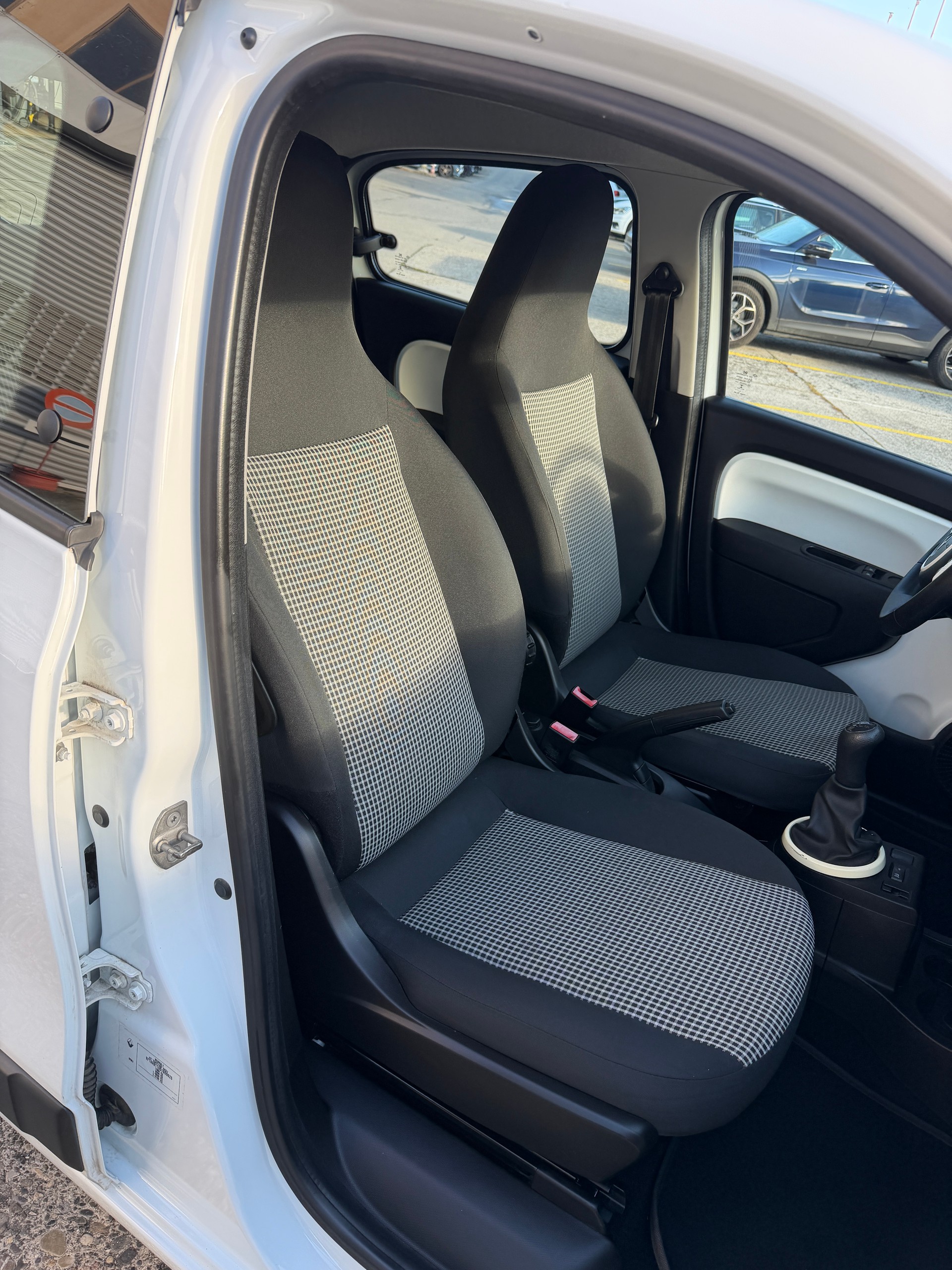 RENAULT Twingo 1.0 Life-image-14