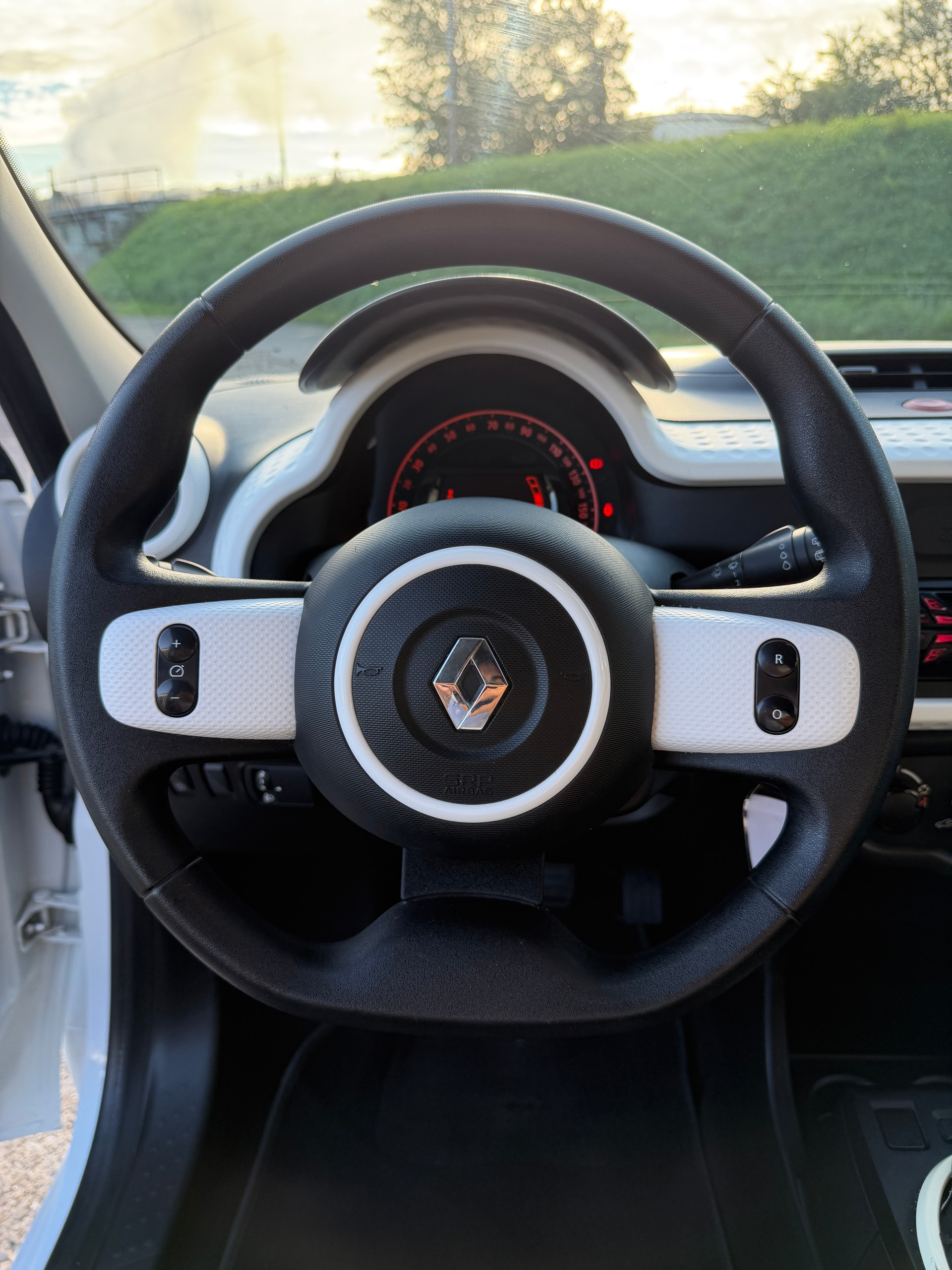 RENAULT Twingo 1.0 Life-image-9