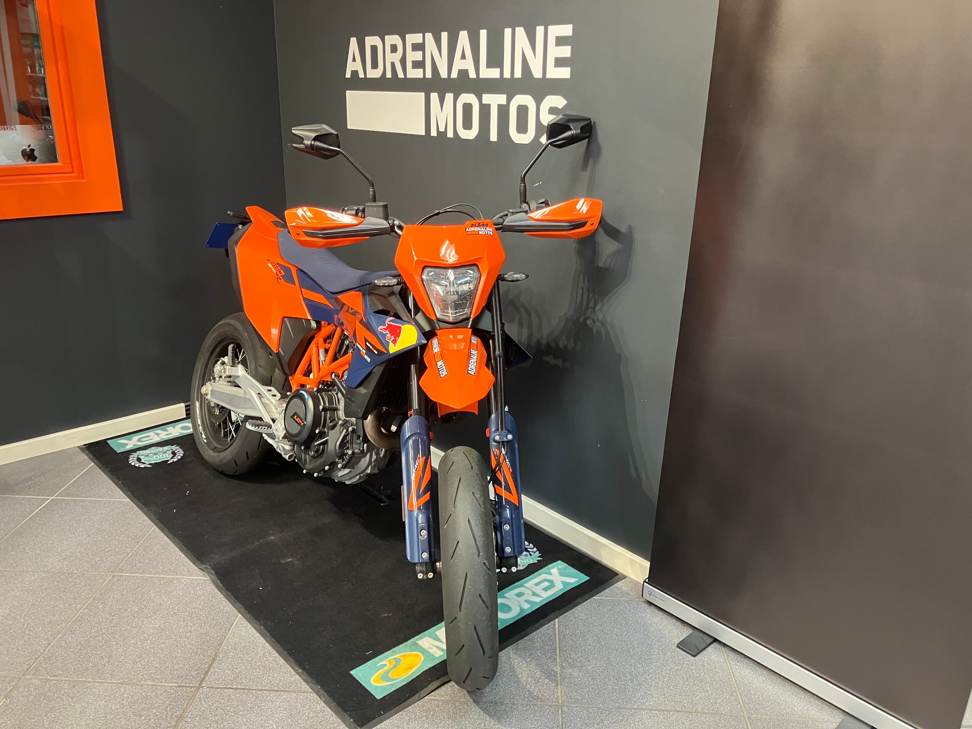 KTM 690 SMR 2026-image-2