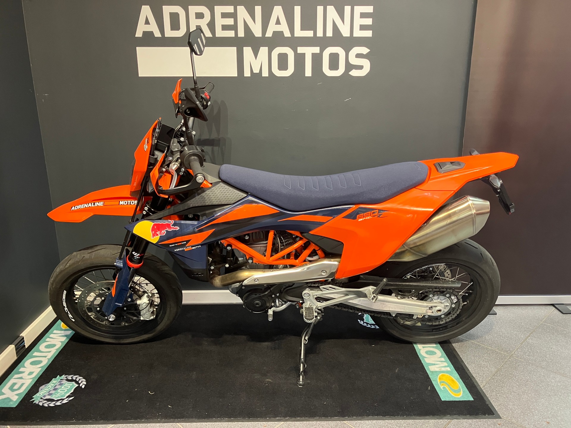 KTM 690 SMR 2026-image-3