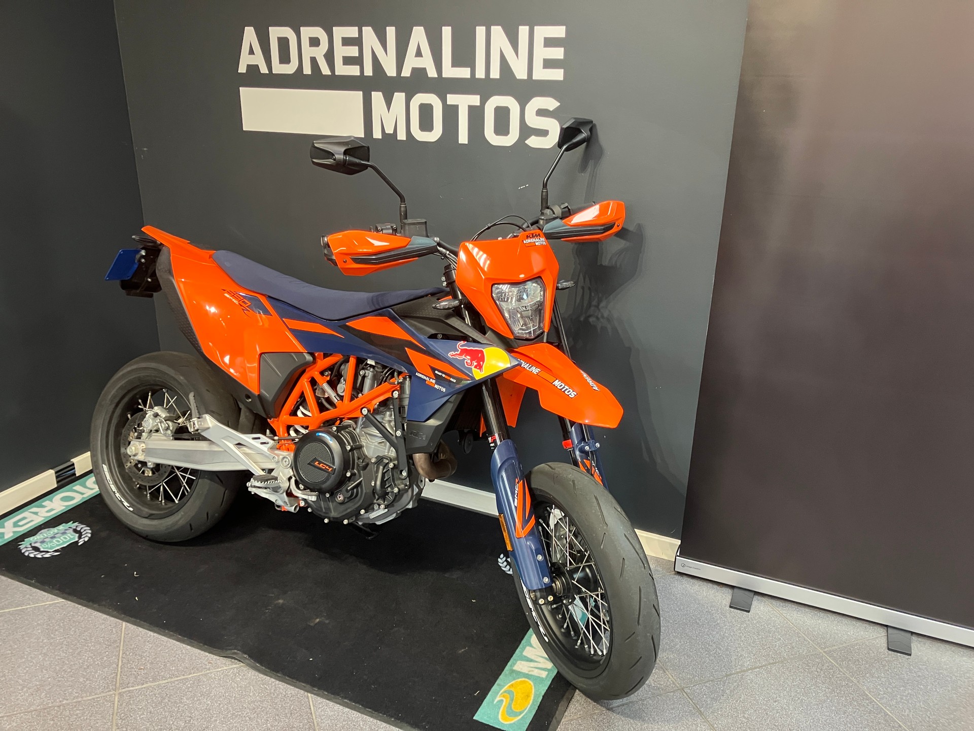 KTM 690 SMR 2026-image-1