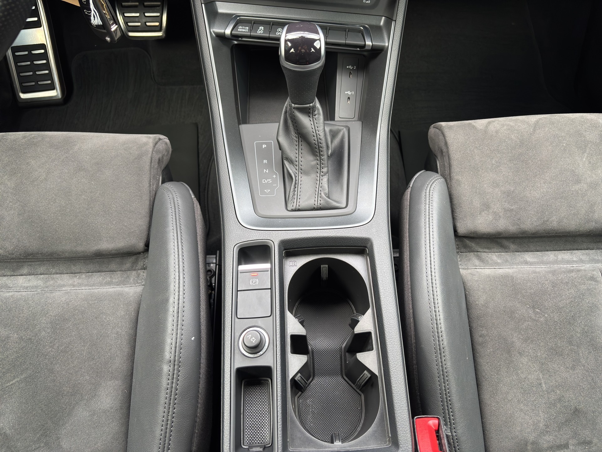 AUDI RS Q3 Sportback 2.5 TFSI quattro S-Tronic-image-16