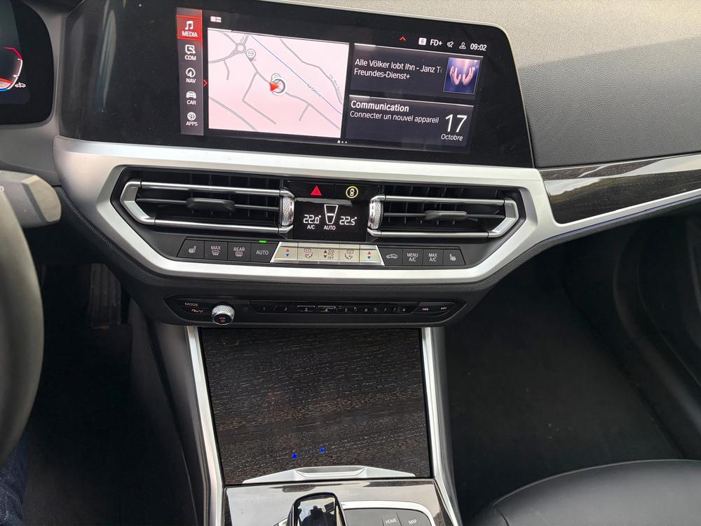 BMW 330d xDrive Steptronic Luxury Line-image-23