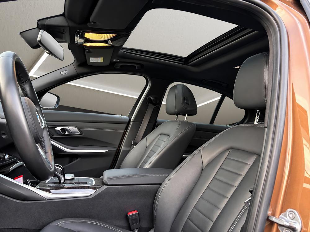 BMW 330d xDrive Steptronic Luxury Line-image-19
