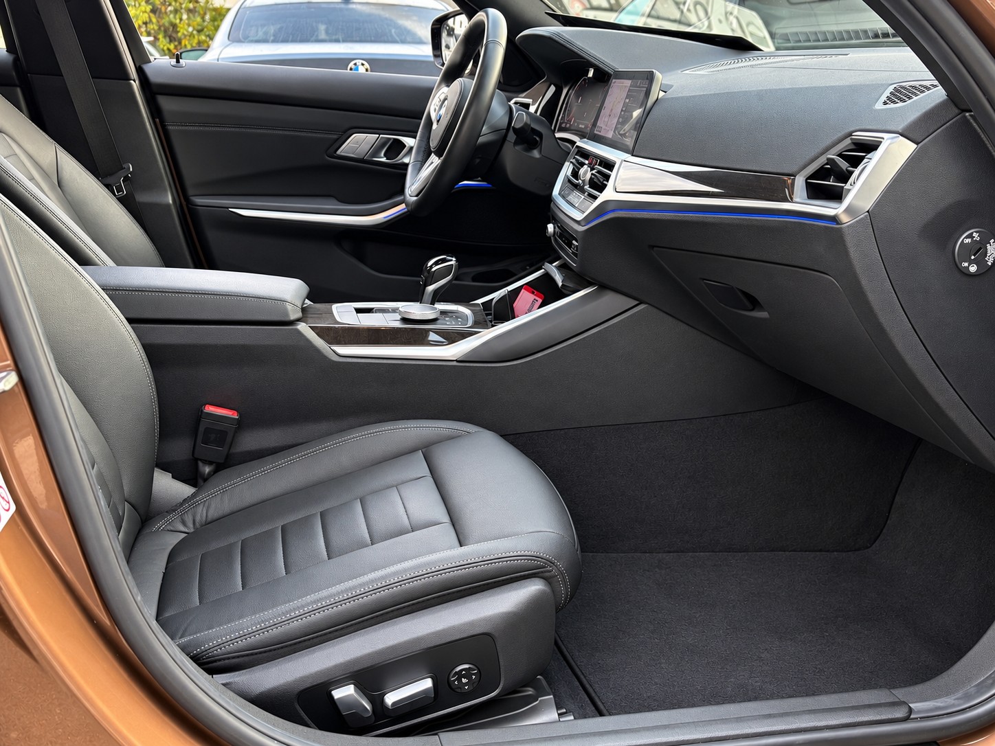 BMW 330d xDrive Steptronic Luxury Line-image-20