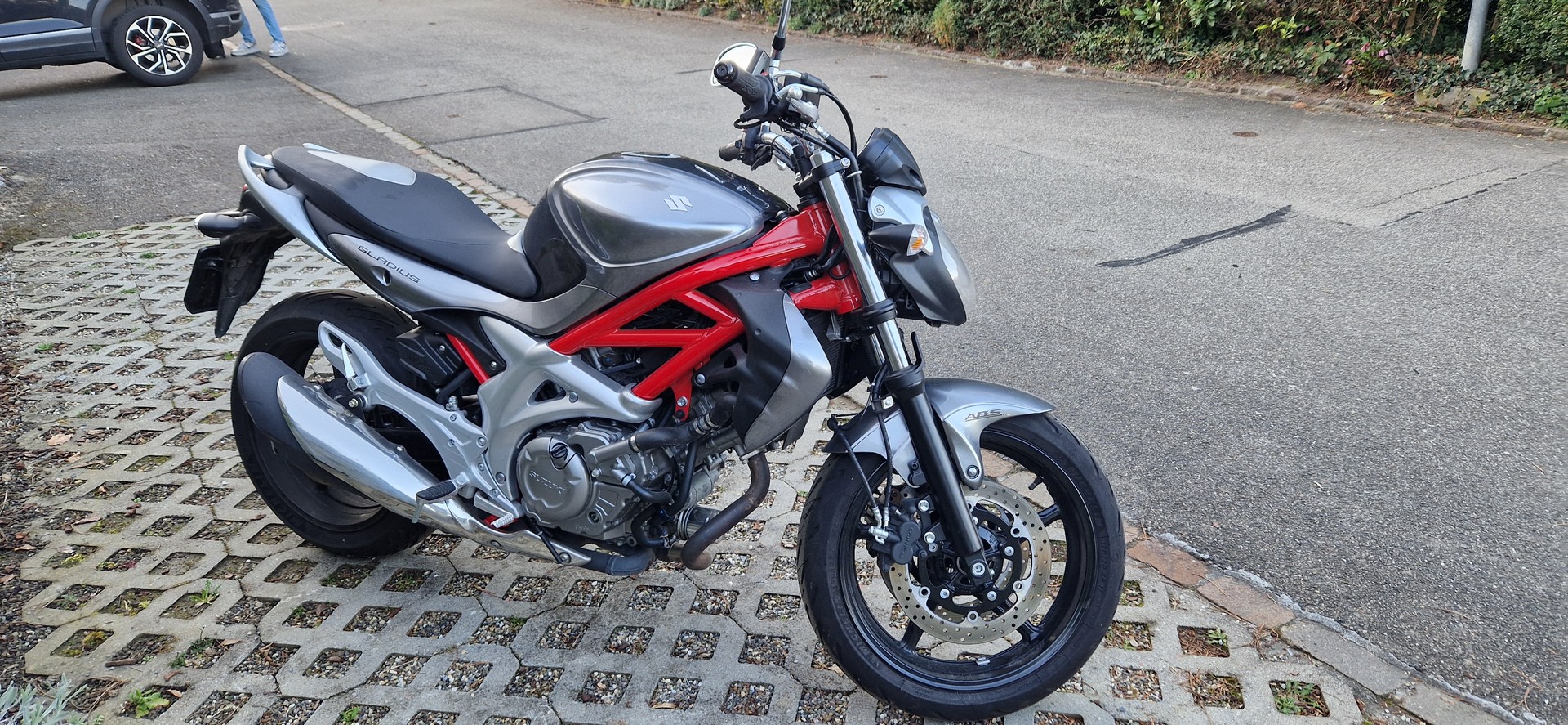 SUZUKI SFV 650 Gladius ABS-image-2