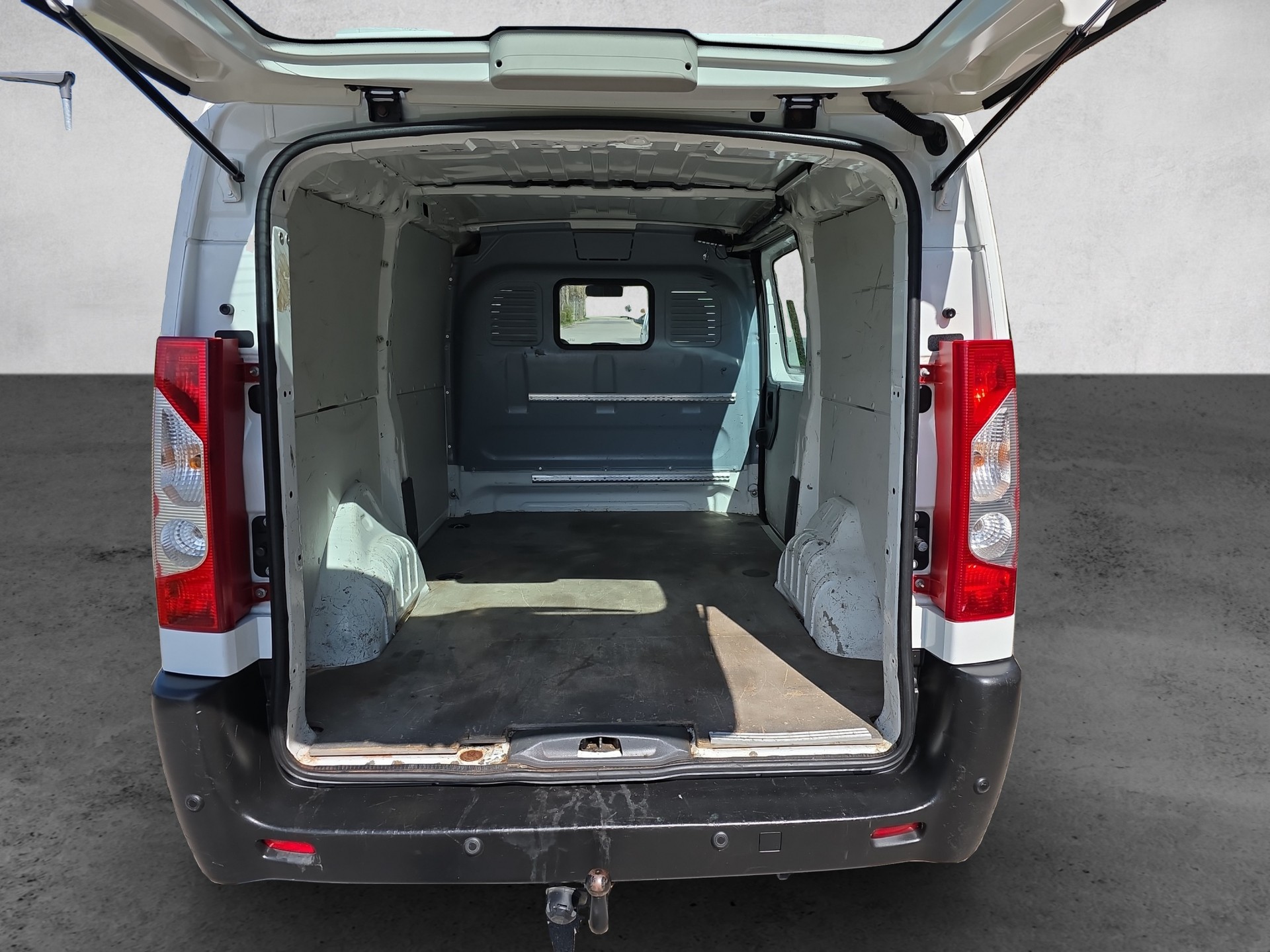 PEUGEOT Expert 2.0 HDi 227 L1H1-image-14