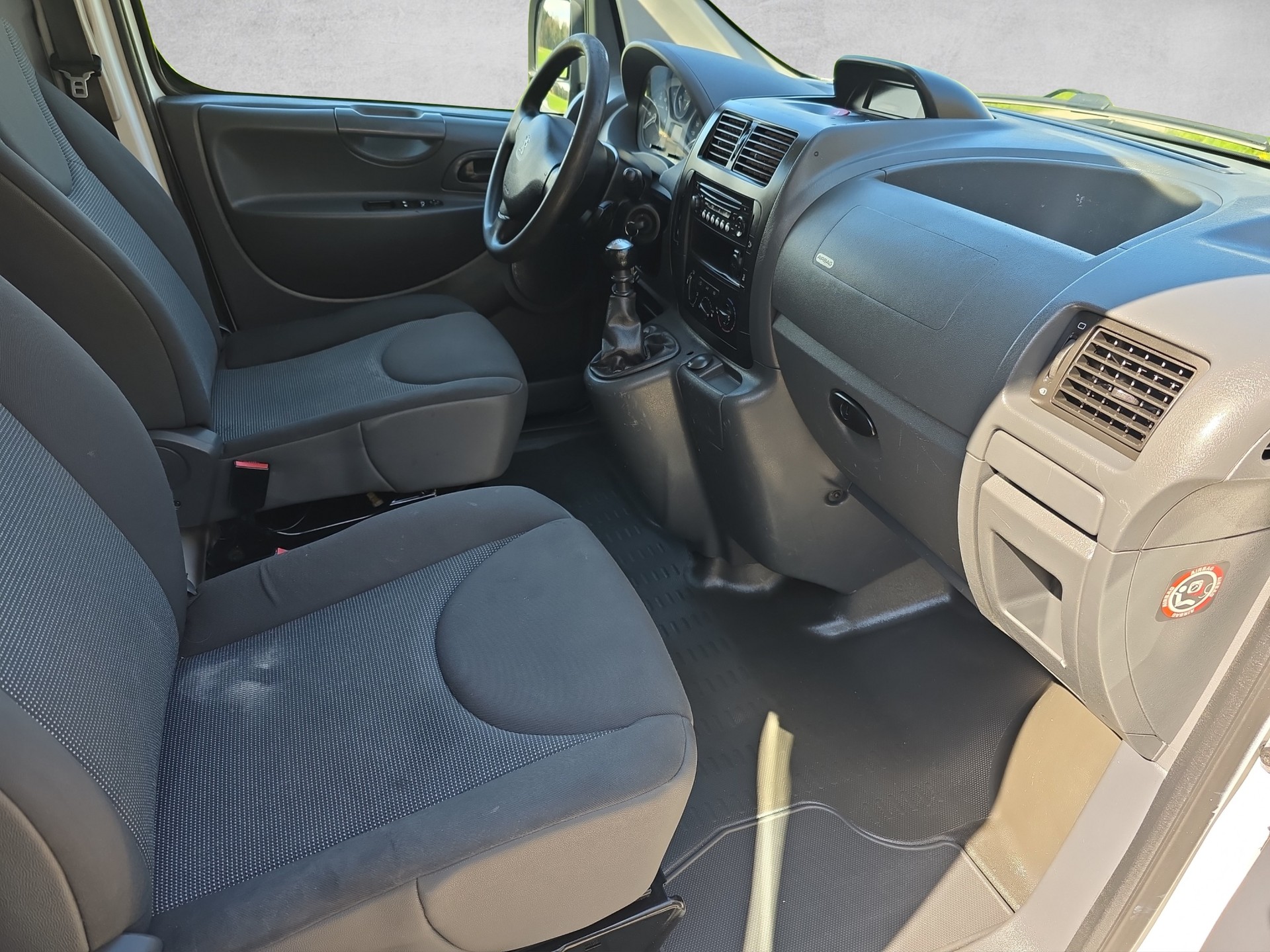 PEUGEOT Expert 2.0 HDi 227 L1H1-image-6