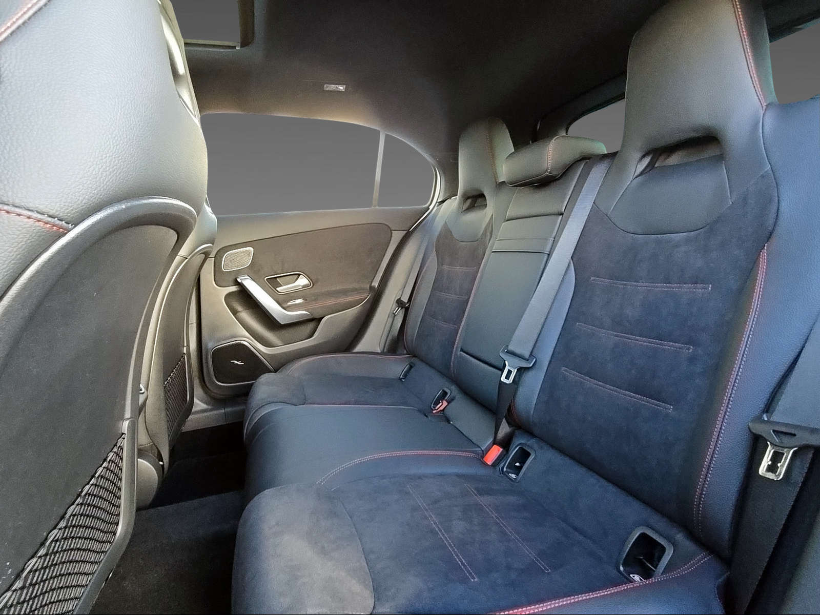 MERCEDES-BENZ A 250 4Matic-image-10