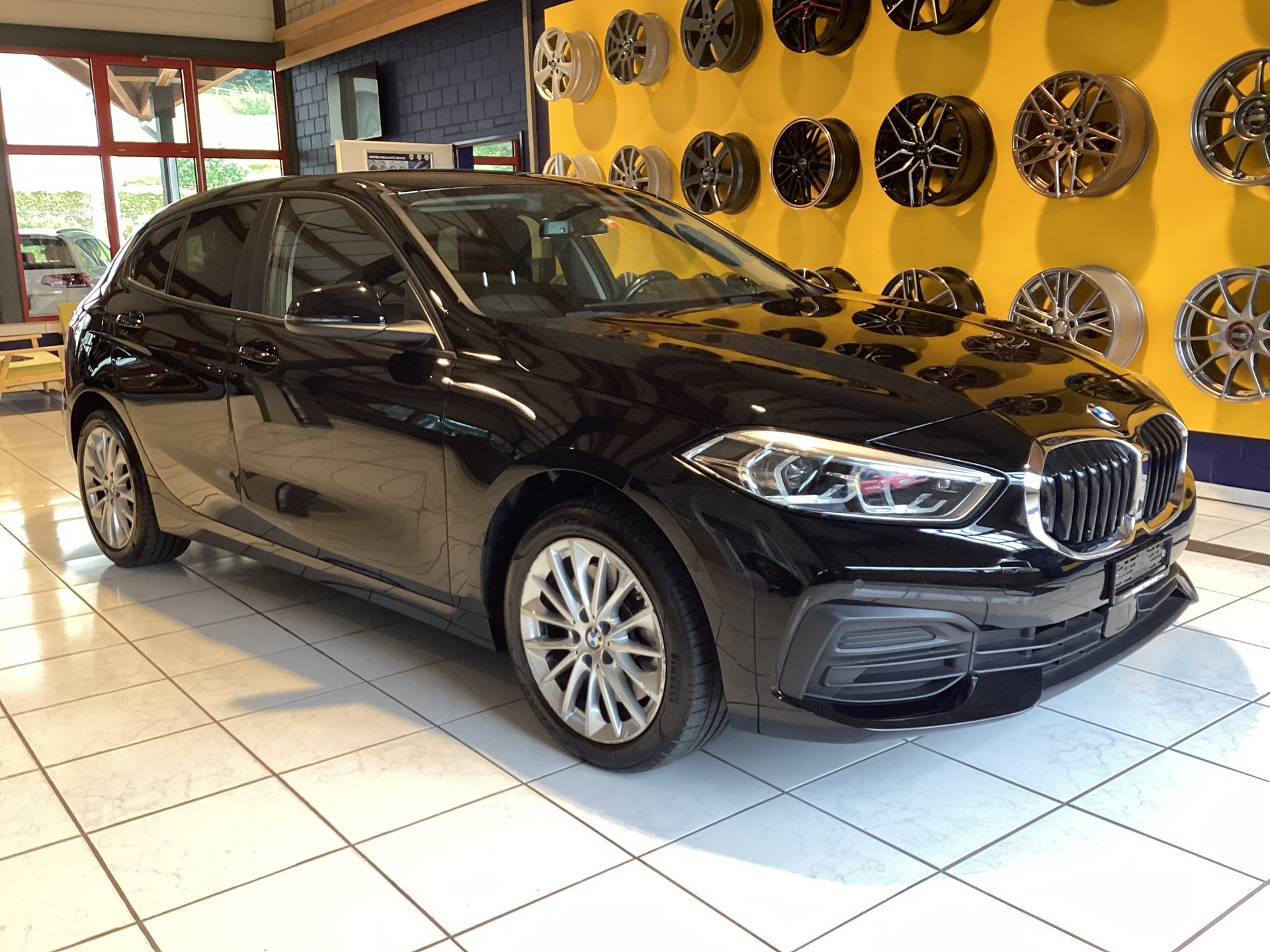 BMW 120i Sport Line Steptronic-image-2