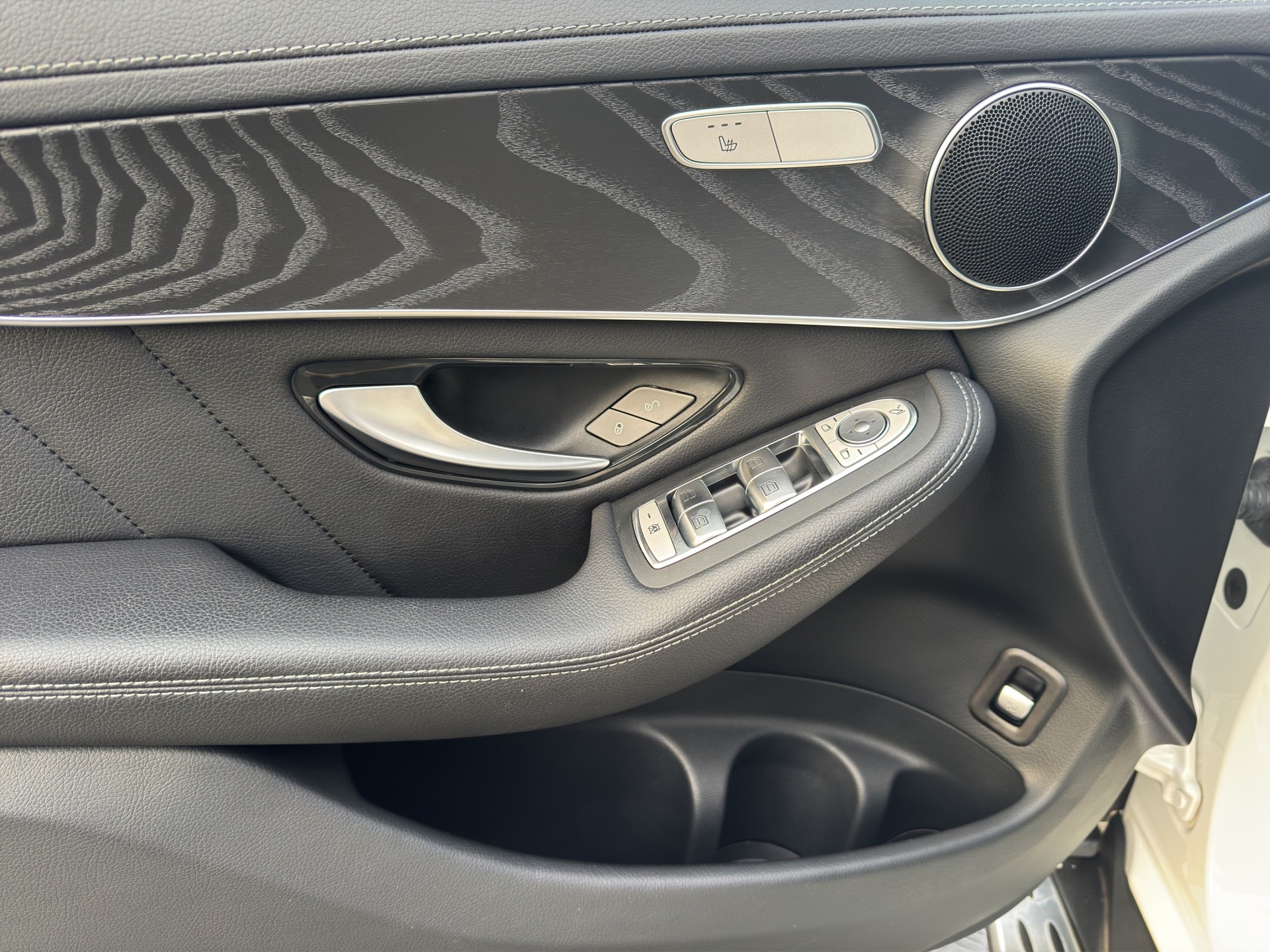 MERCEDES-BENZ GLC Coupé 200 AMG Line 4Matic 9G-Tronic-image-9