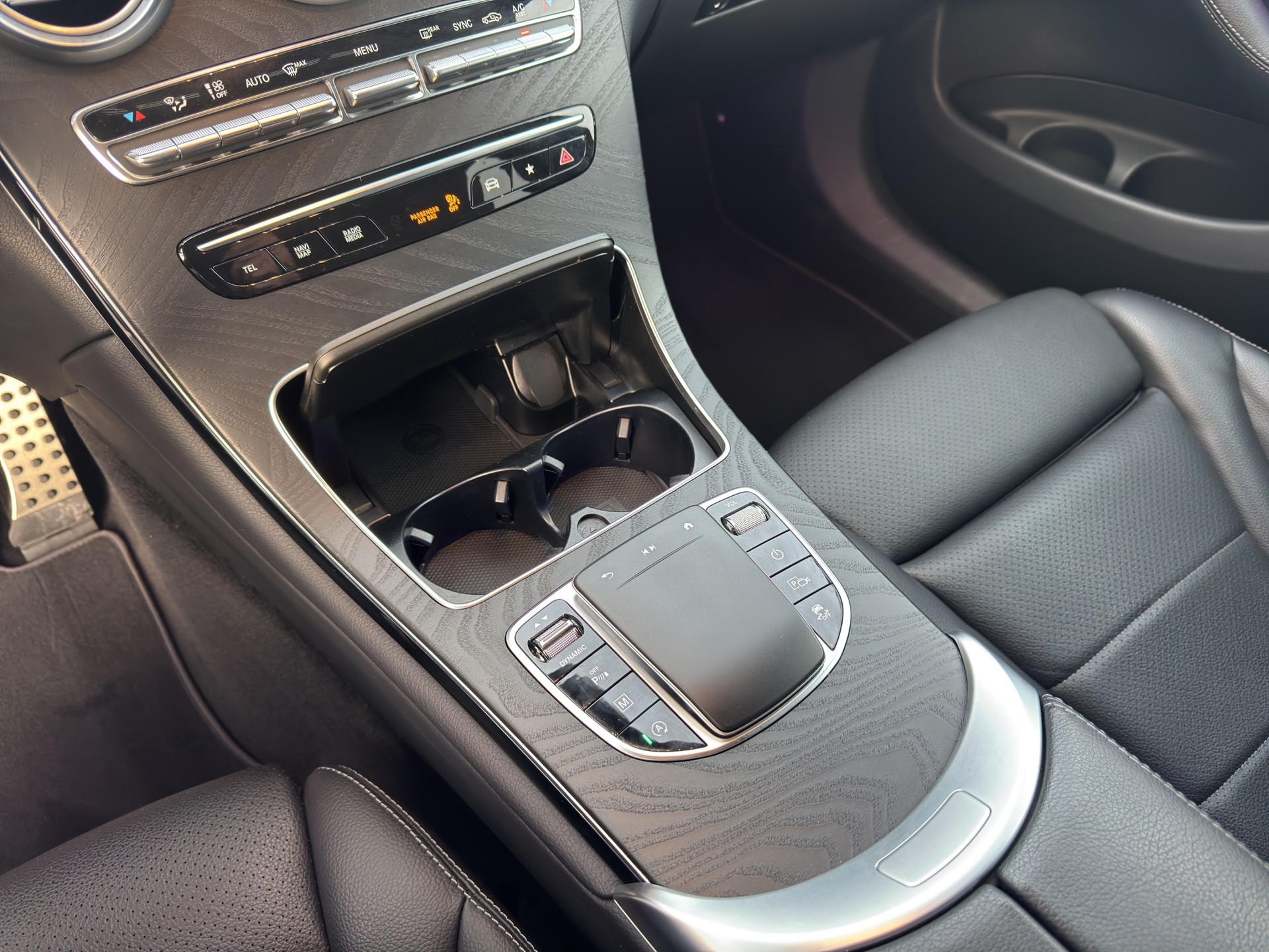 MERCEDES-BENZ GLC Coupé 200 AMG Line 4Matic 9G-Tronic-image-13