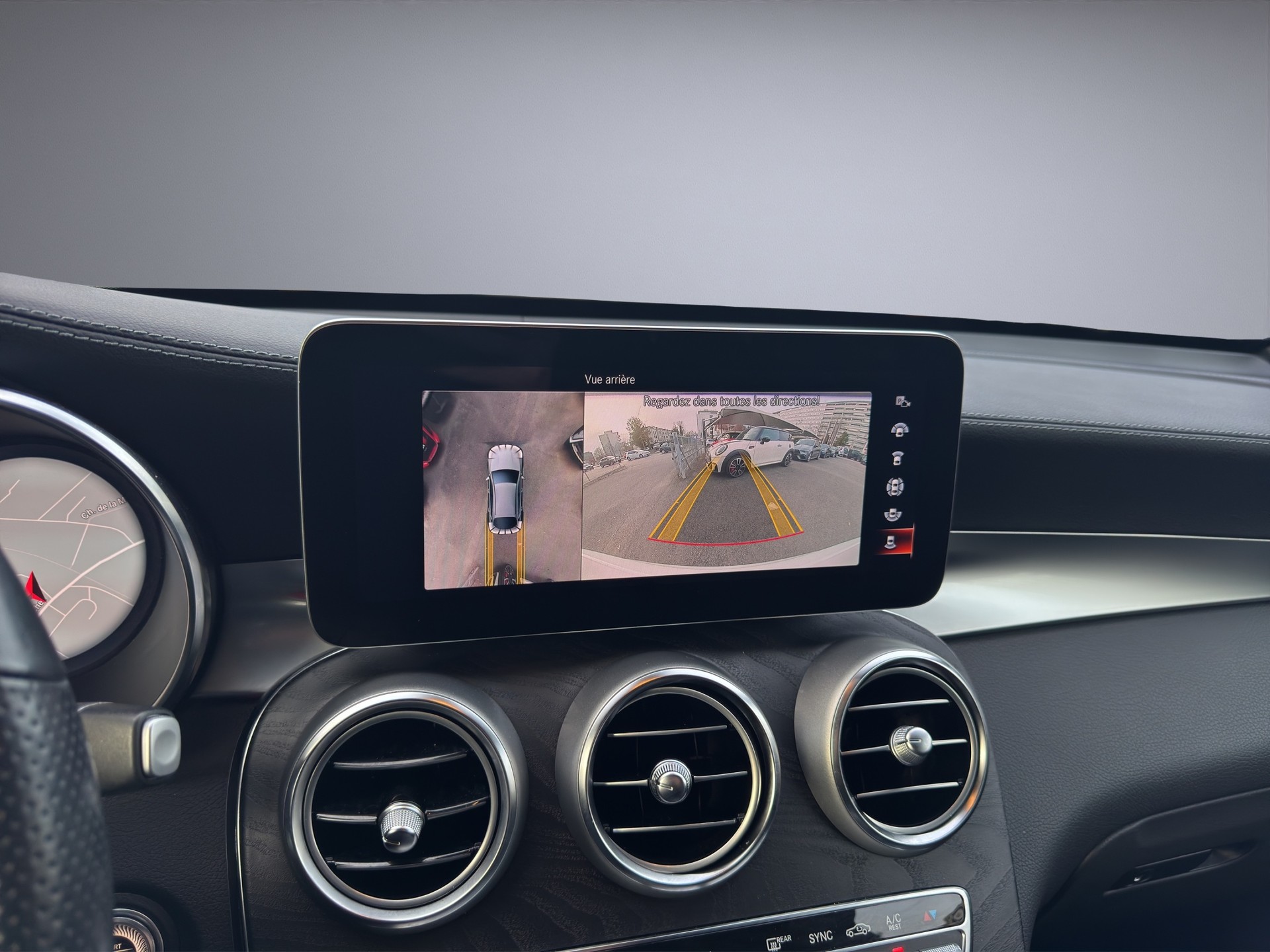 MERCEDES-BENZ GLC Coupé 200 AMG Line 4Matic 9G-Tronic-image-14