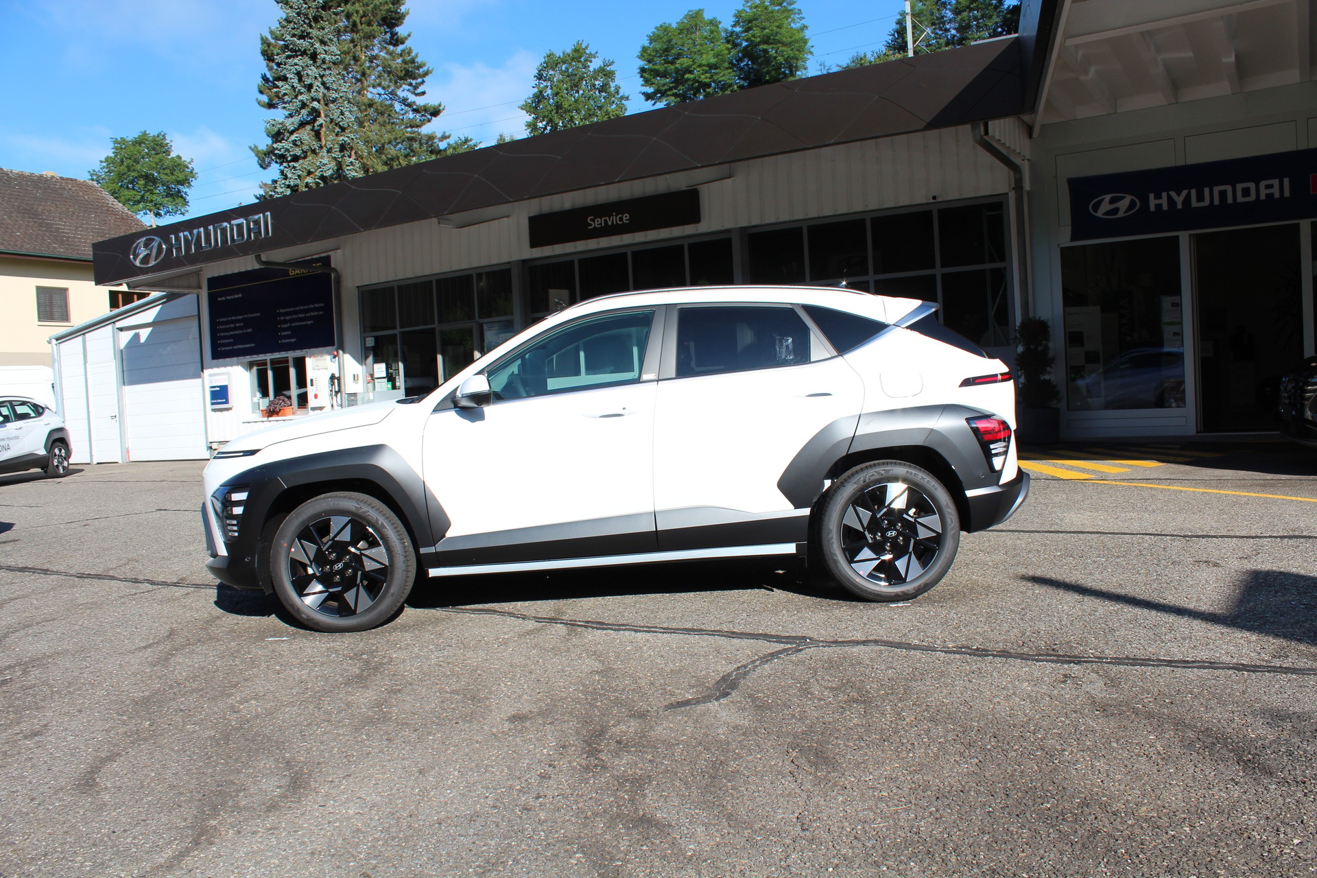 HYUNDAI Kona 1.6 GDi HEV Amplia DCT-showroom-element-1