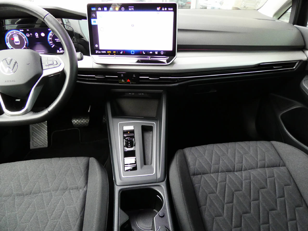 VW Golf VIII Variant 1.5 eTSI Life DSG-image-13