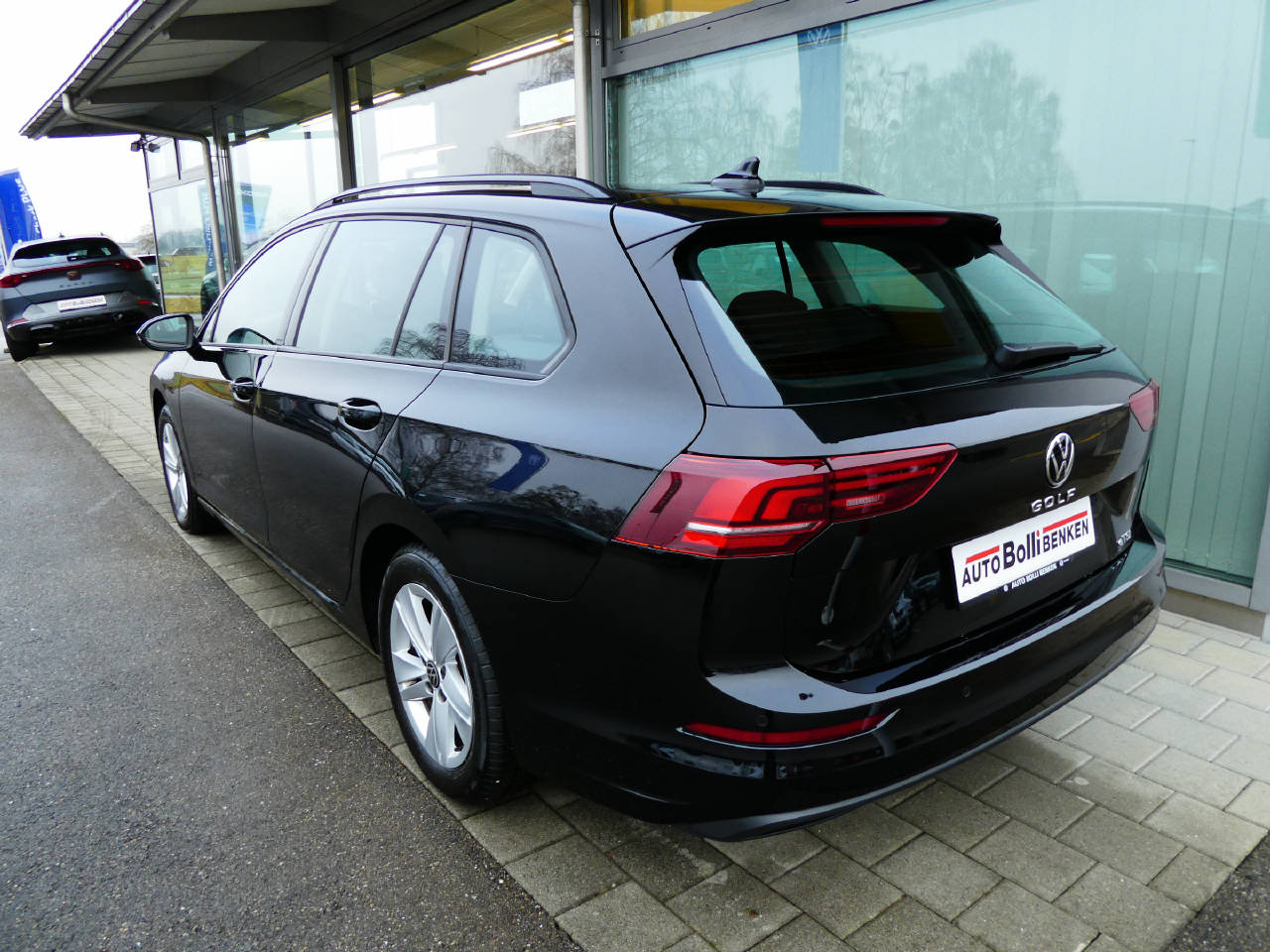 VW Golf VIII Variant 1.5 eTSI Life DSG-image-6