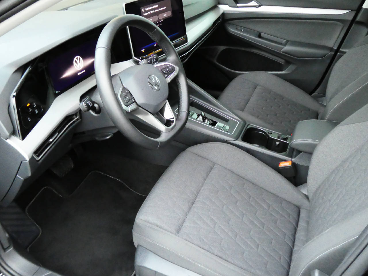 VW Golf VIII Variant 1.5 eTSI Life DSG-image-8
