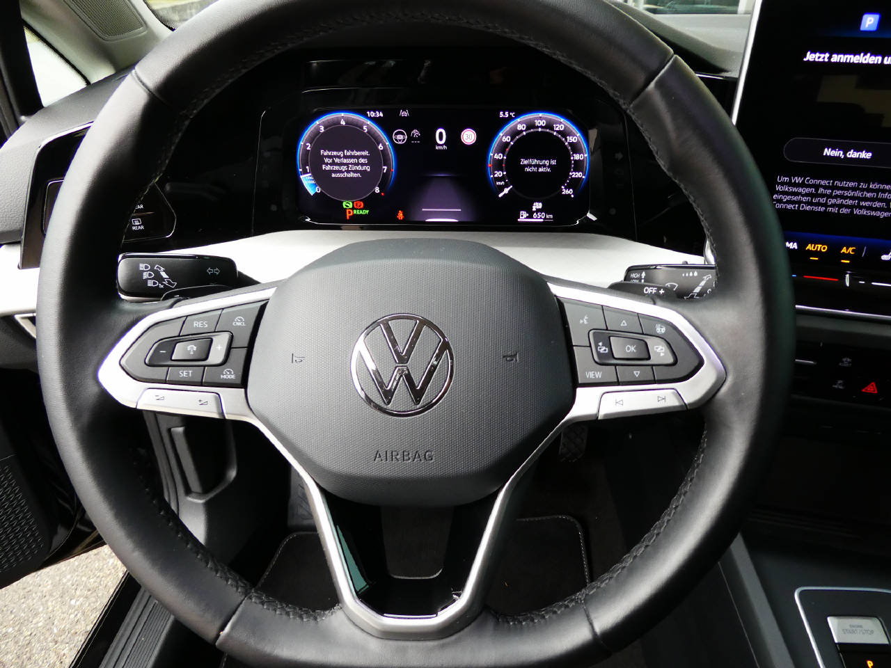 VW Golf VIII Variant 1.5 eTSI Life DSG-image-11