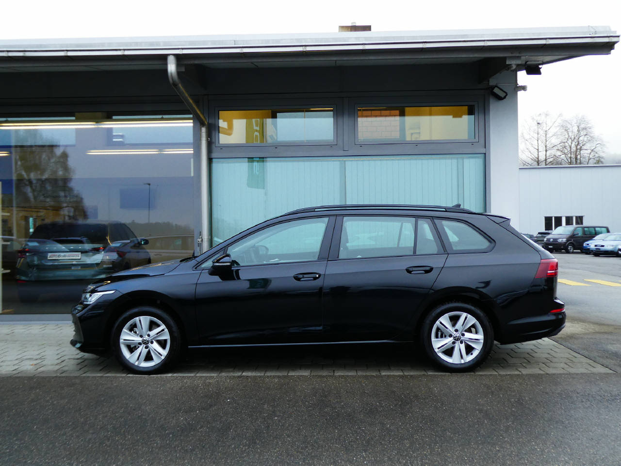 VW Golf VIII Variant 1.5 eTSI Life DSG-image-7