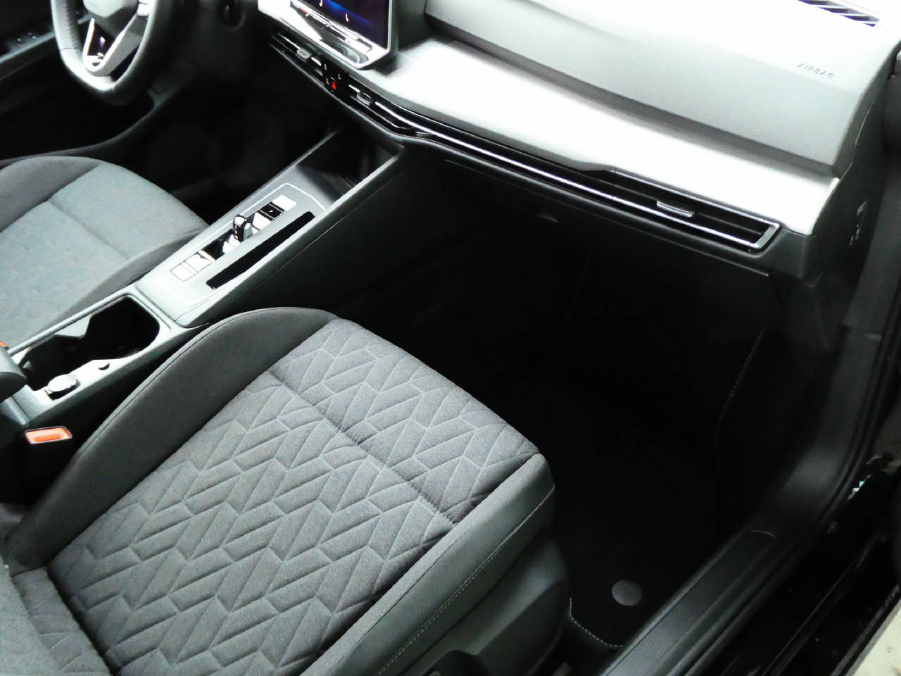 VW Golf VIII Variant 1.5 eTSI Life DSG-image-9