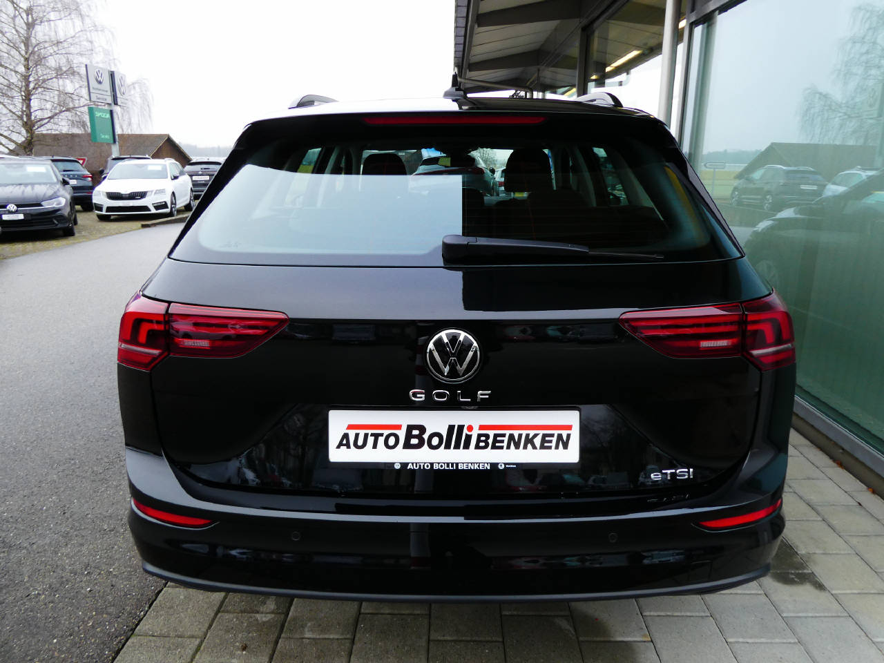 VW Golf VIII Variant 1.5 eTSI Life DSG-image-5