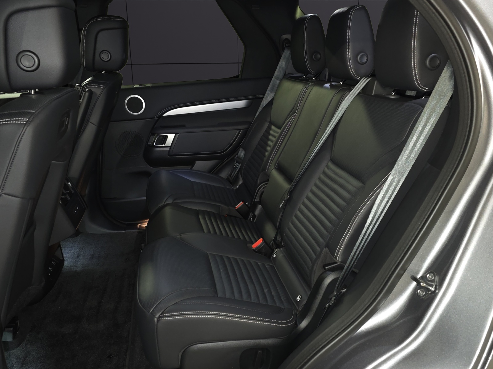 LAND ROVER Discovery 3.0D I6 350 Dynamic SE AWD Automatic-image-20