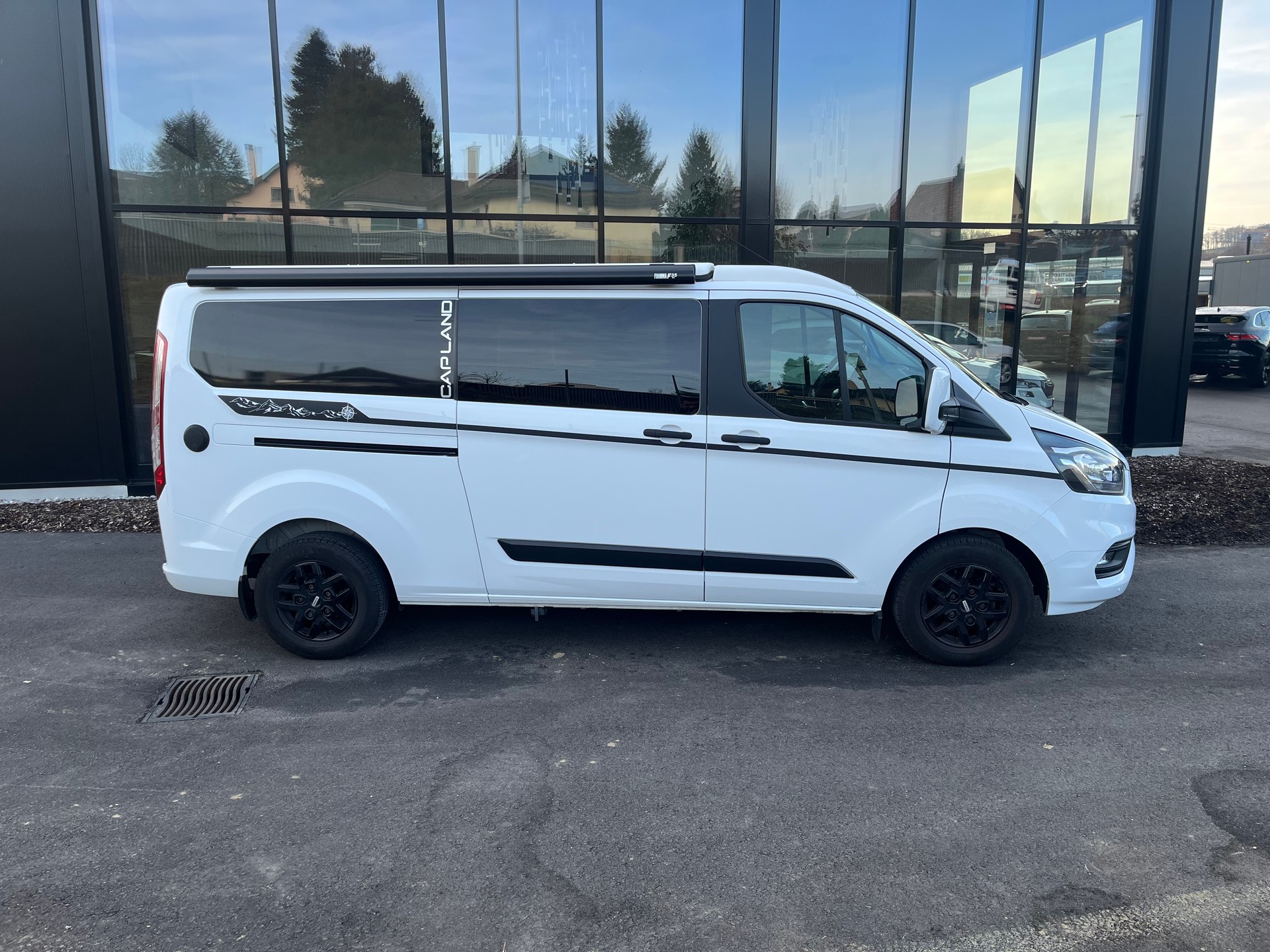 FORD Transit Custom 320 L1H1 Camper Dreamer Cap Land-image-3