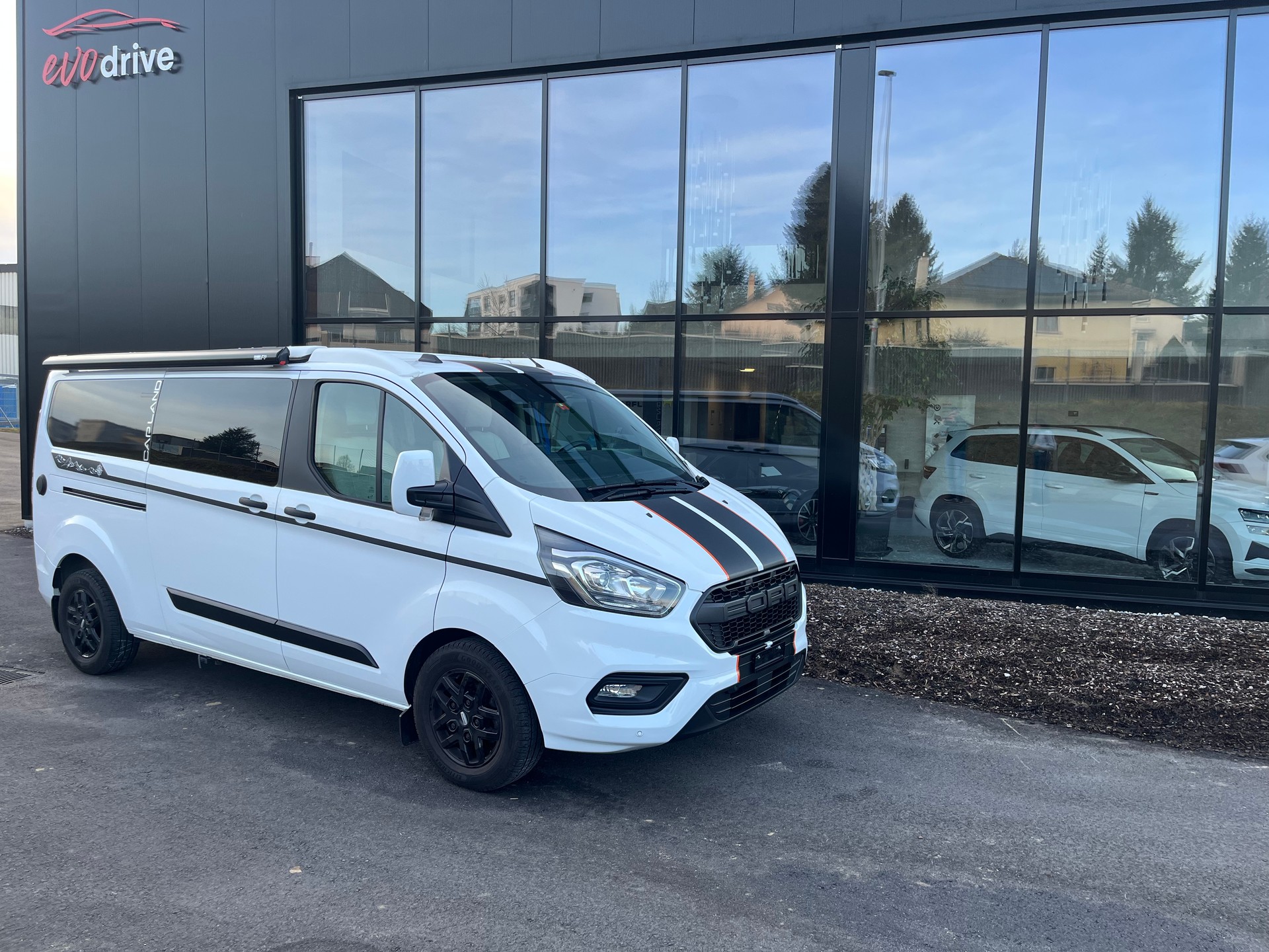 FORD Transit Custom 320 L1H1 Camper Dreamer Cap Land